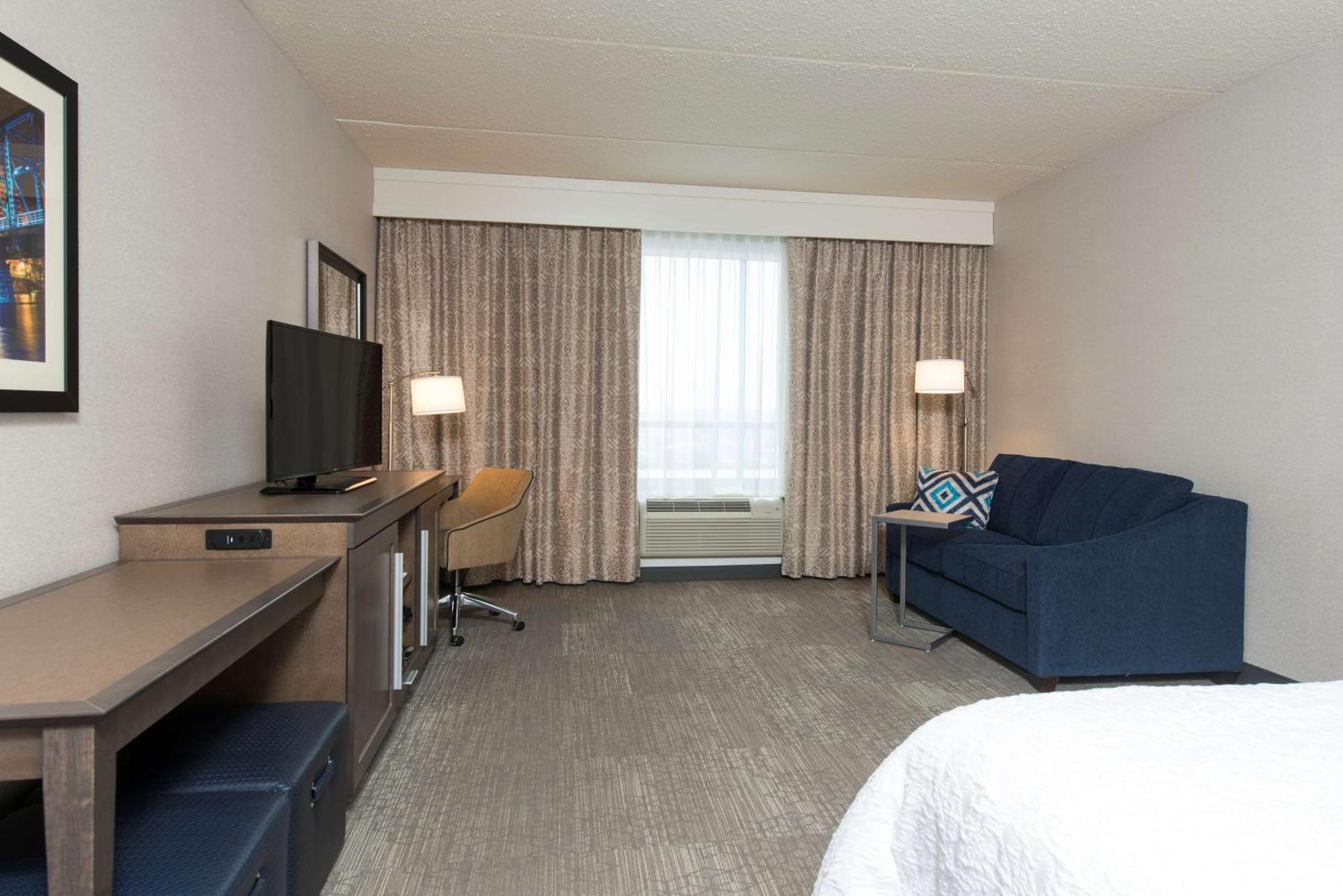 King Room with Sofa Bed - Hearing Accessible/Non-Smoking