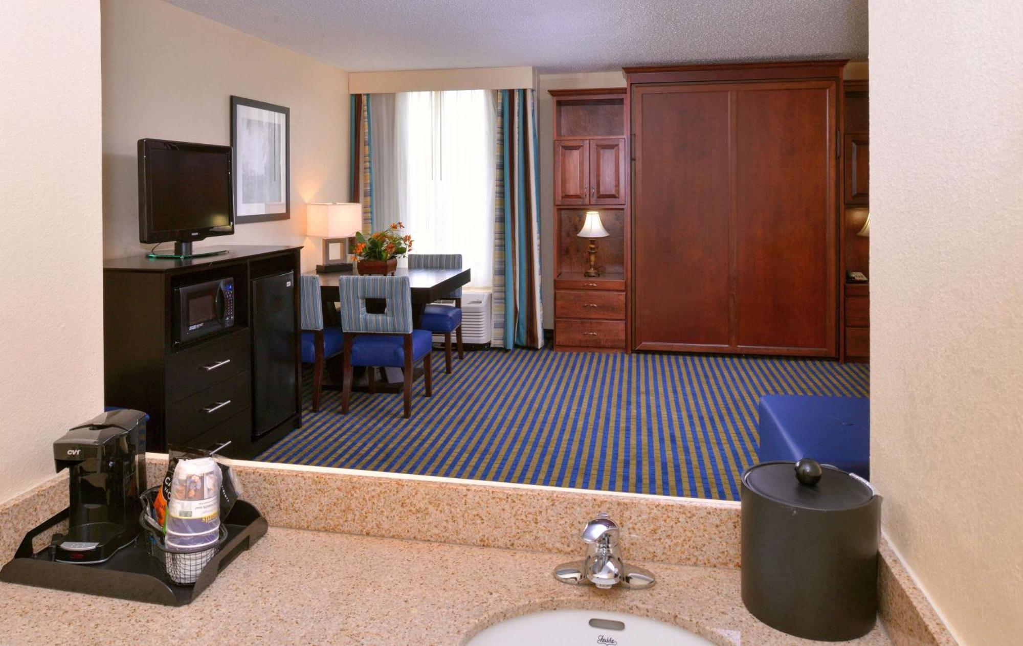 Queen Room with Murphy Bed and Sofa Bed - Non-Smoking