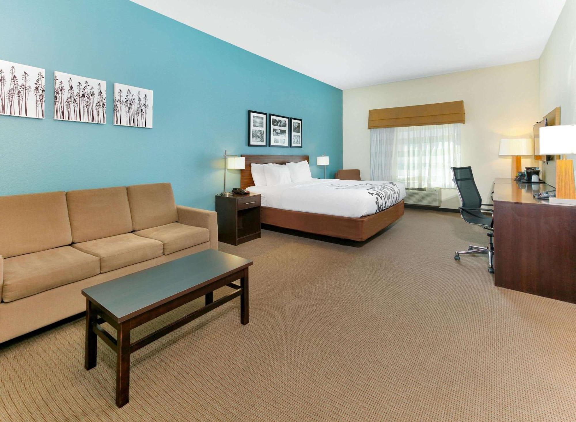 King Room with Bath Tub - Mobility Accessible/Non-Smoking