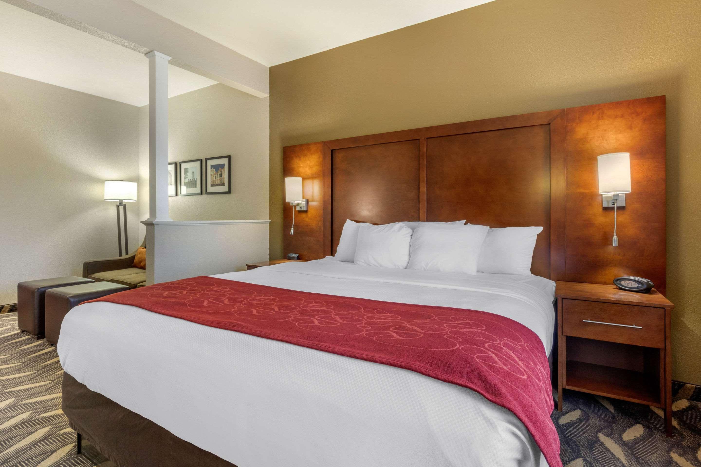 King Suite - Accessible/Non-Smoking