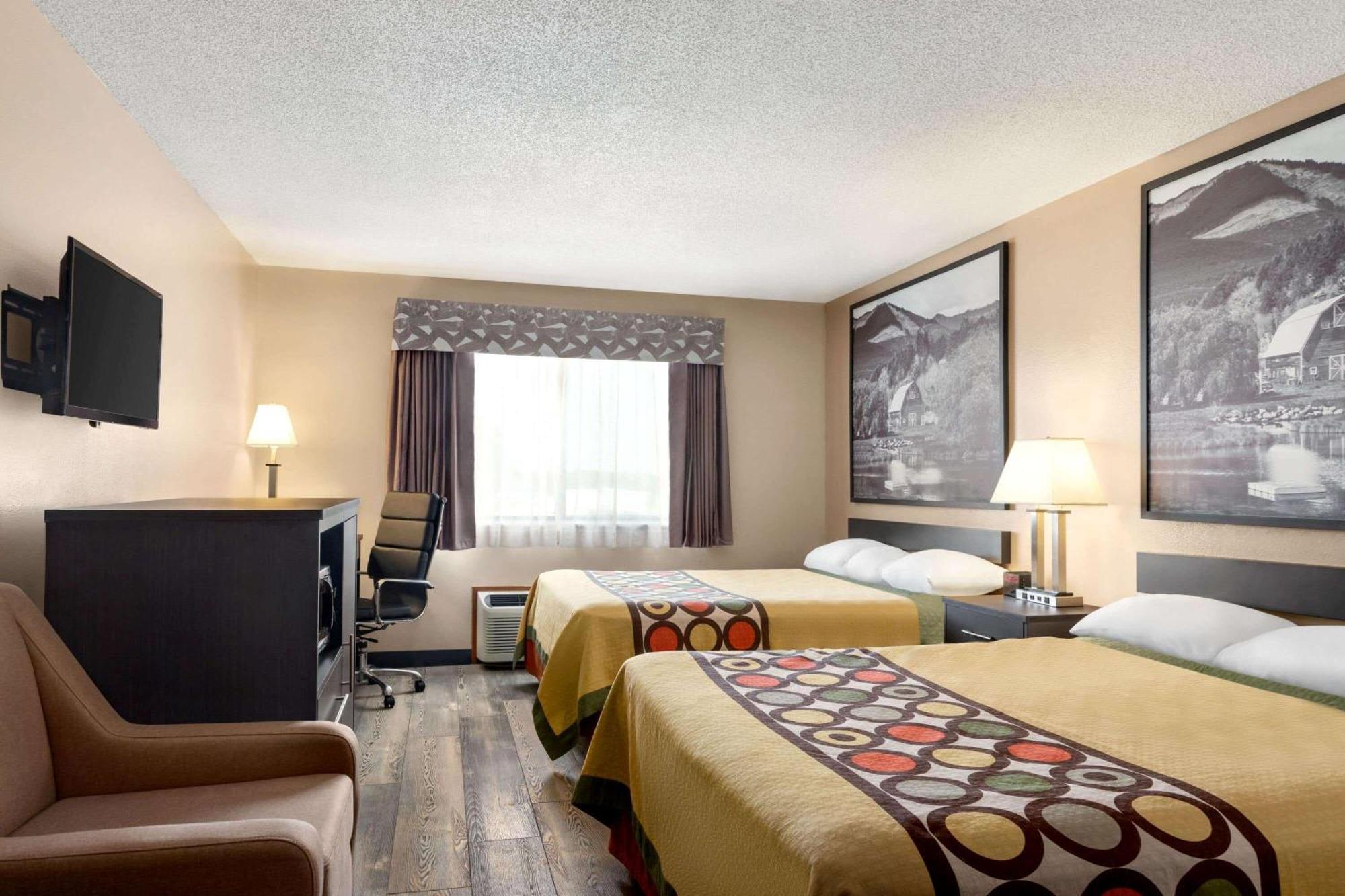 Queen Room with Two Queen Beds - Non-Smoking
