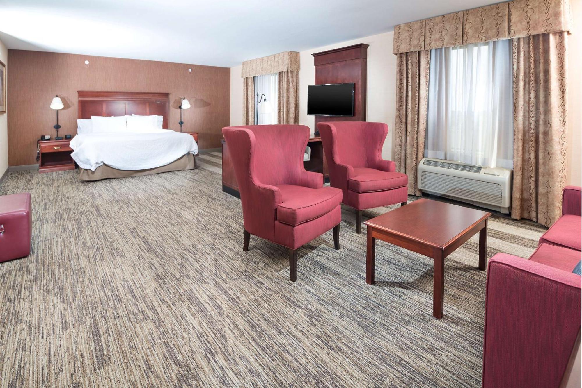 King Room with Roll-In Shower - Mobility and Hearing Access/Non-Smoking