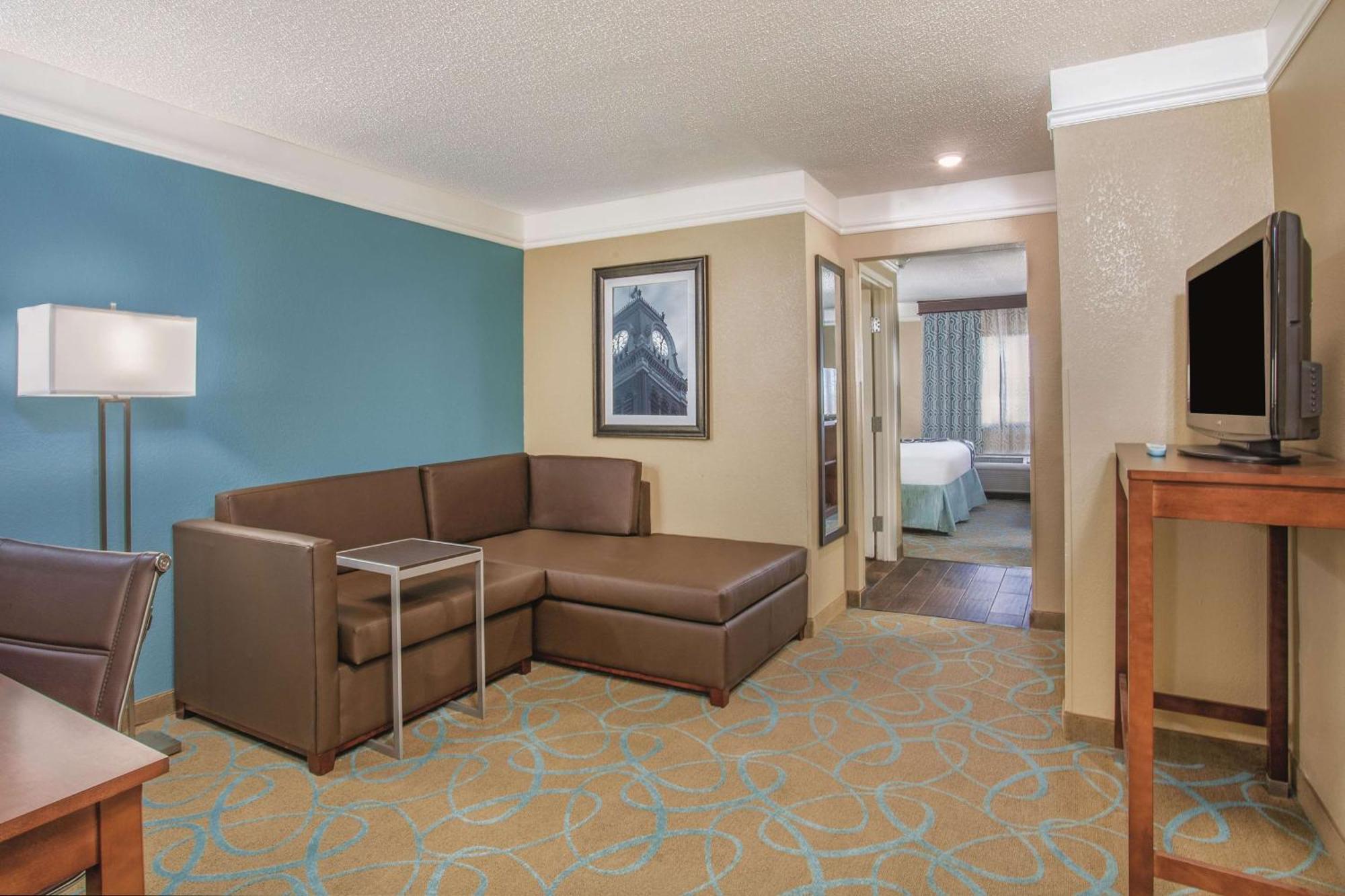 Deluxe King Room - Non-Smoking