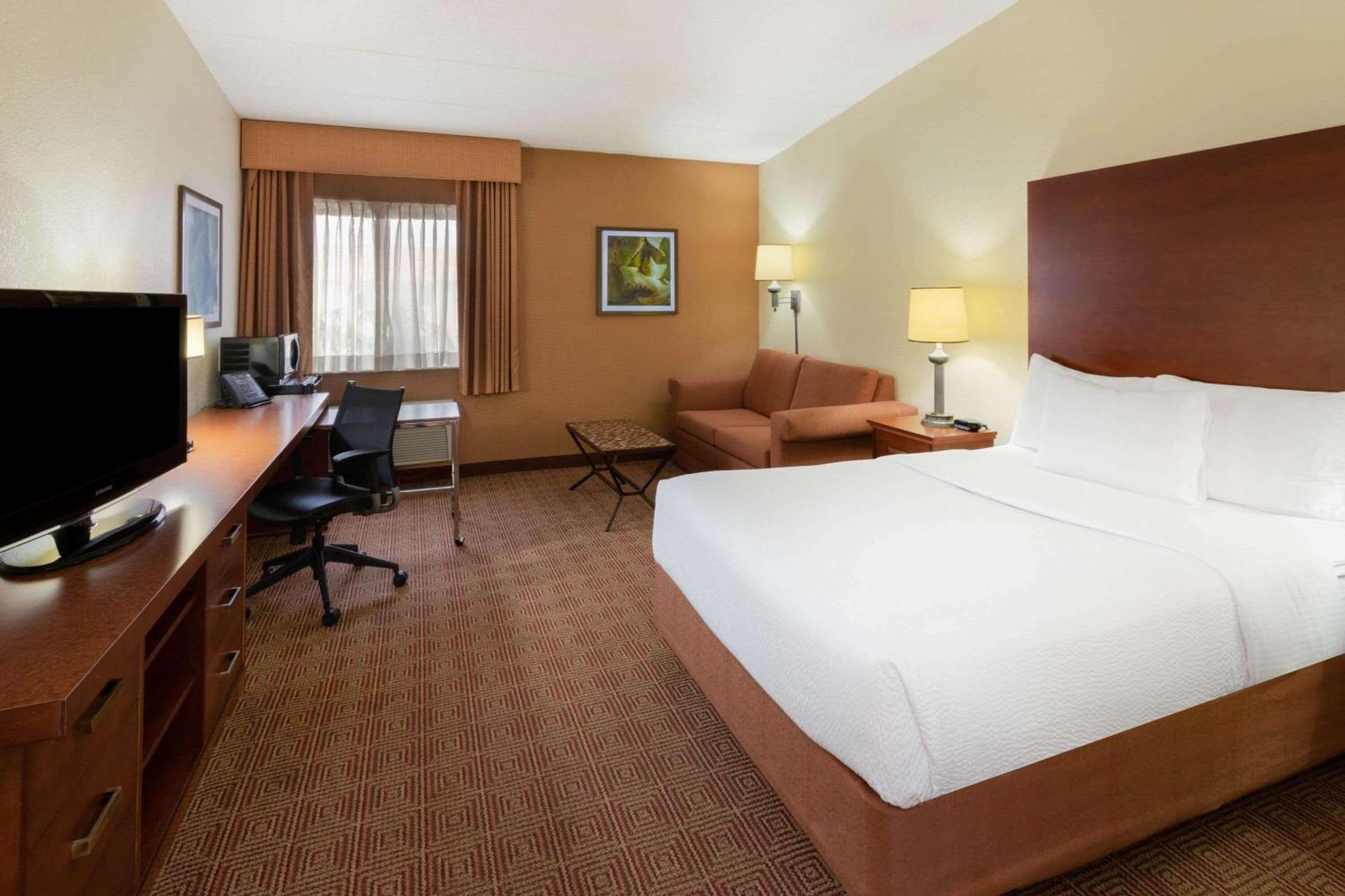 Deluxe King Room
