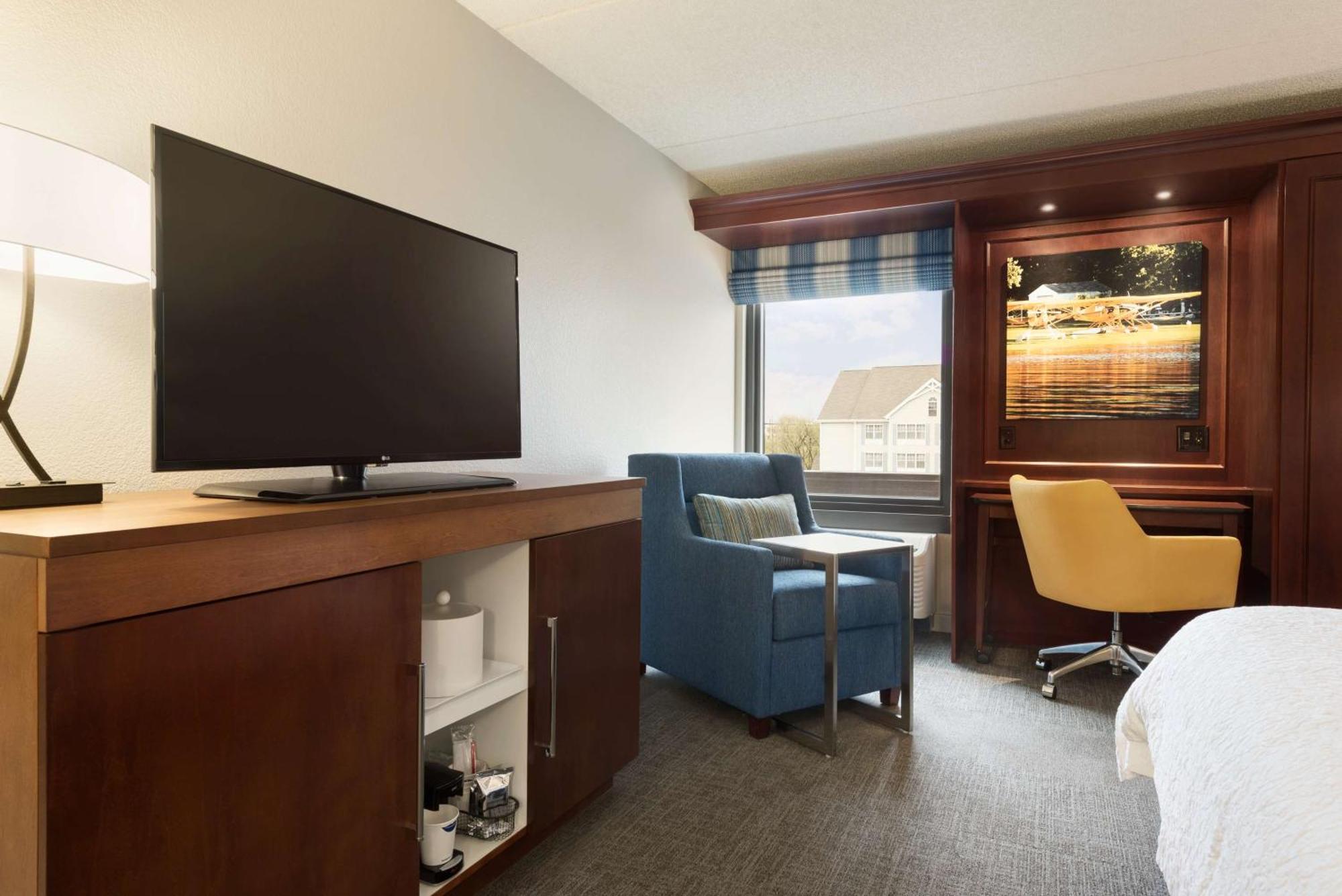King Room with Tub - Mobility Access