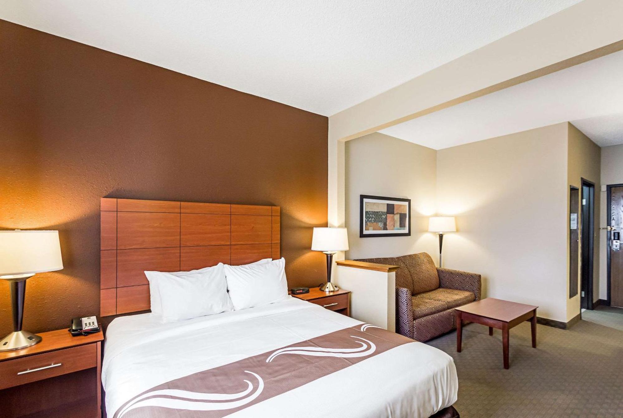 Queen Suite  with Sofa Bed - Non-Smoking/No Pets