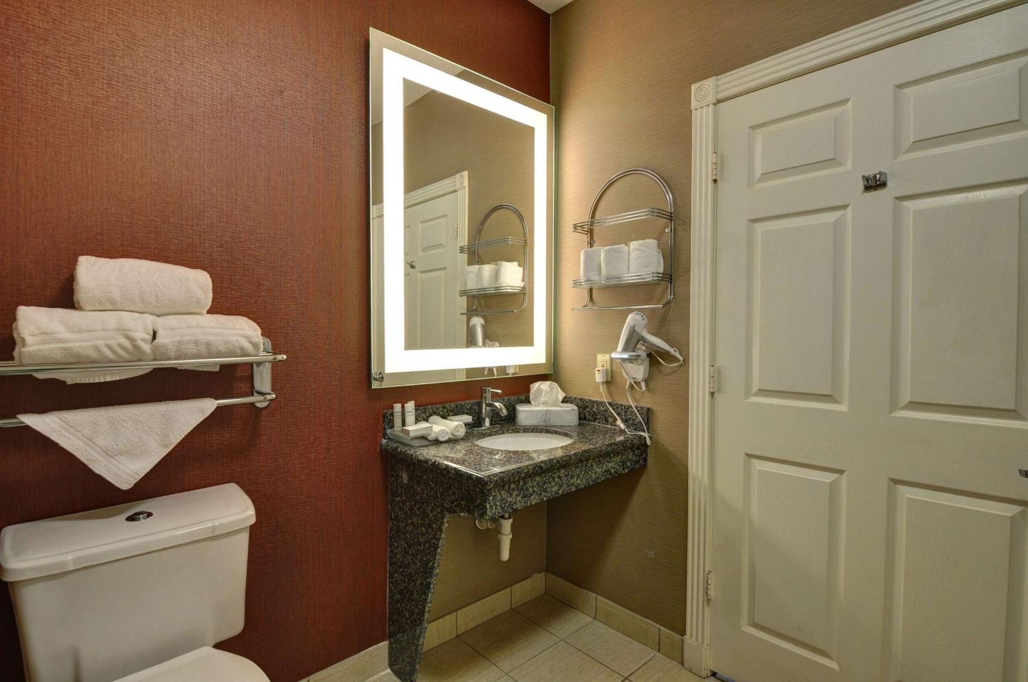 King Suite - Disability Access/Non-Smoking