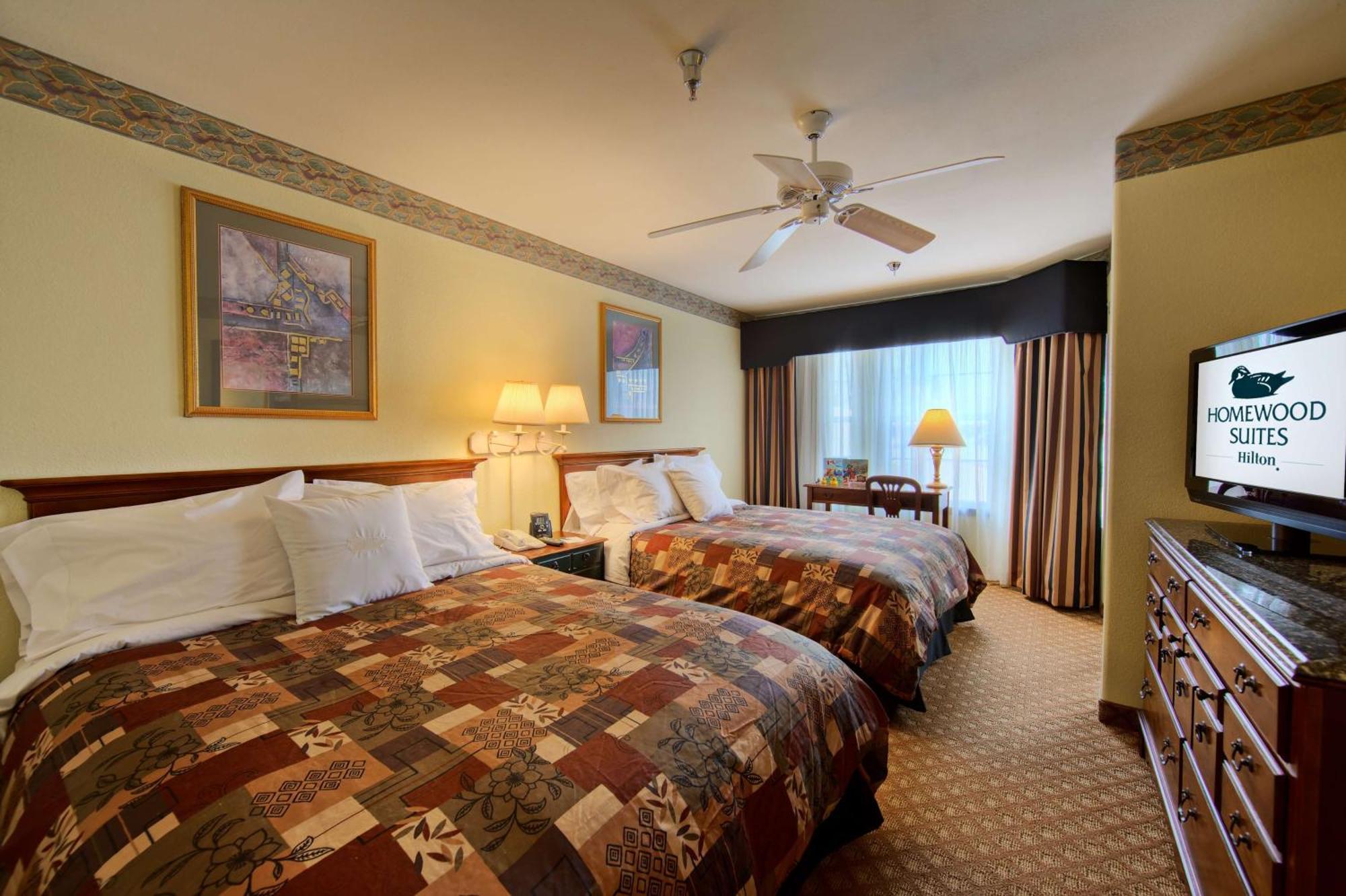 One-Bedroom Queen Suite with Two Queen Beds - Non-Smoking