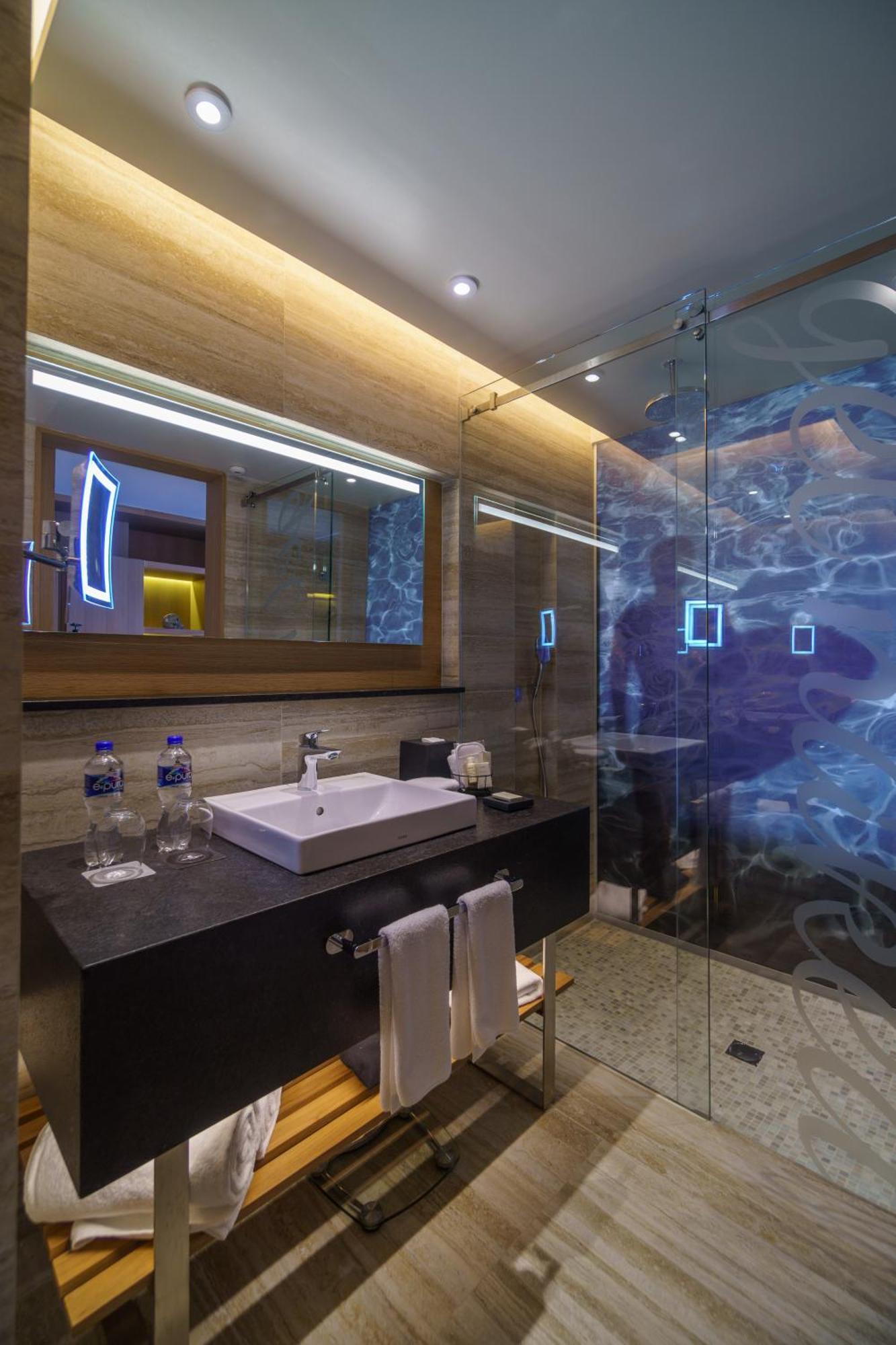 Deluxe King Room Ocean View