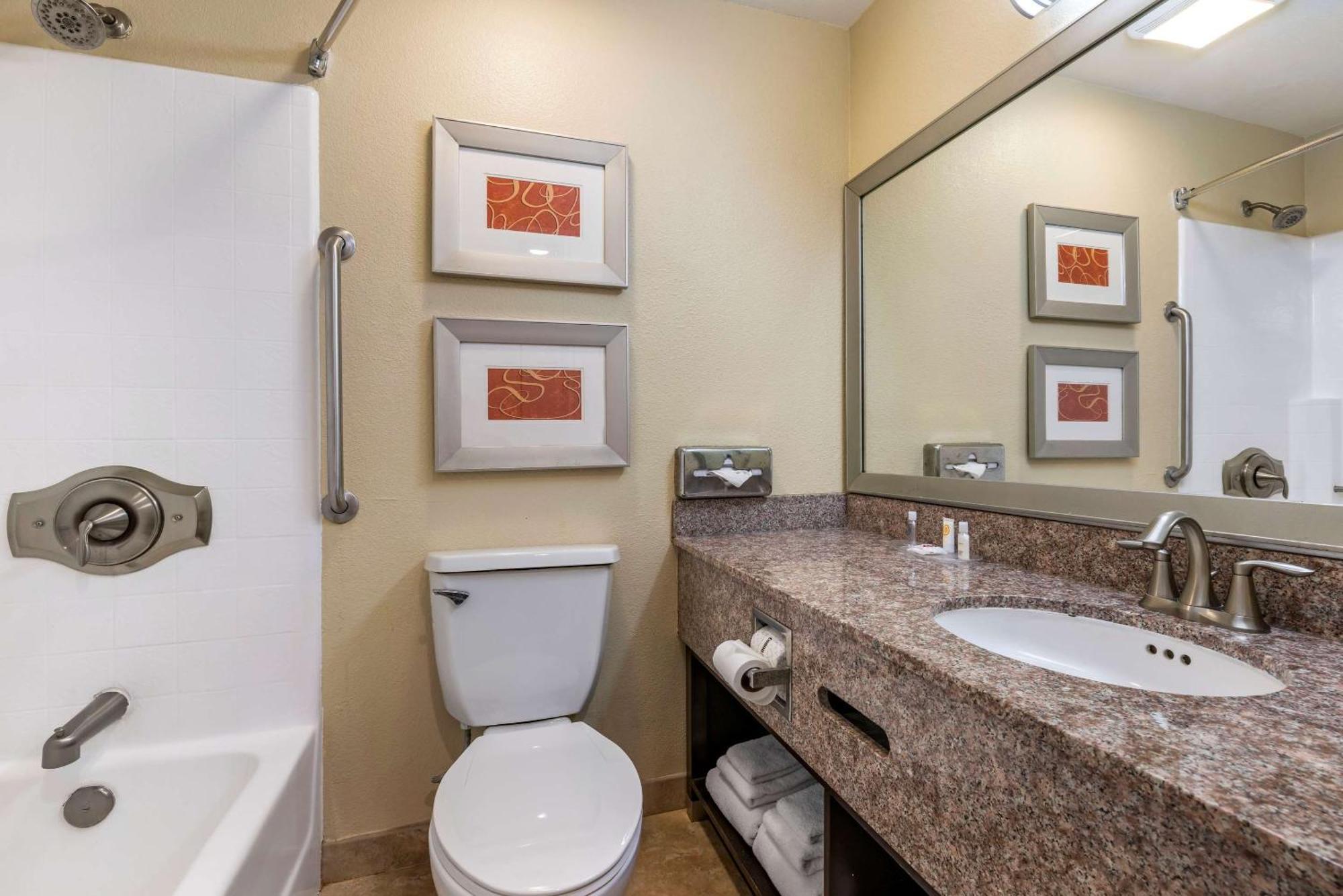 Queen Suite with Two Queen Beds and Sofa-Bed - Non-Smoking