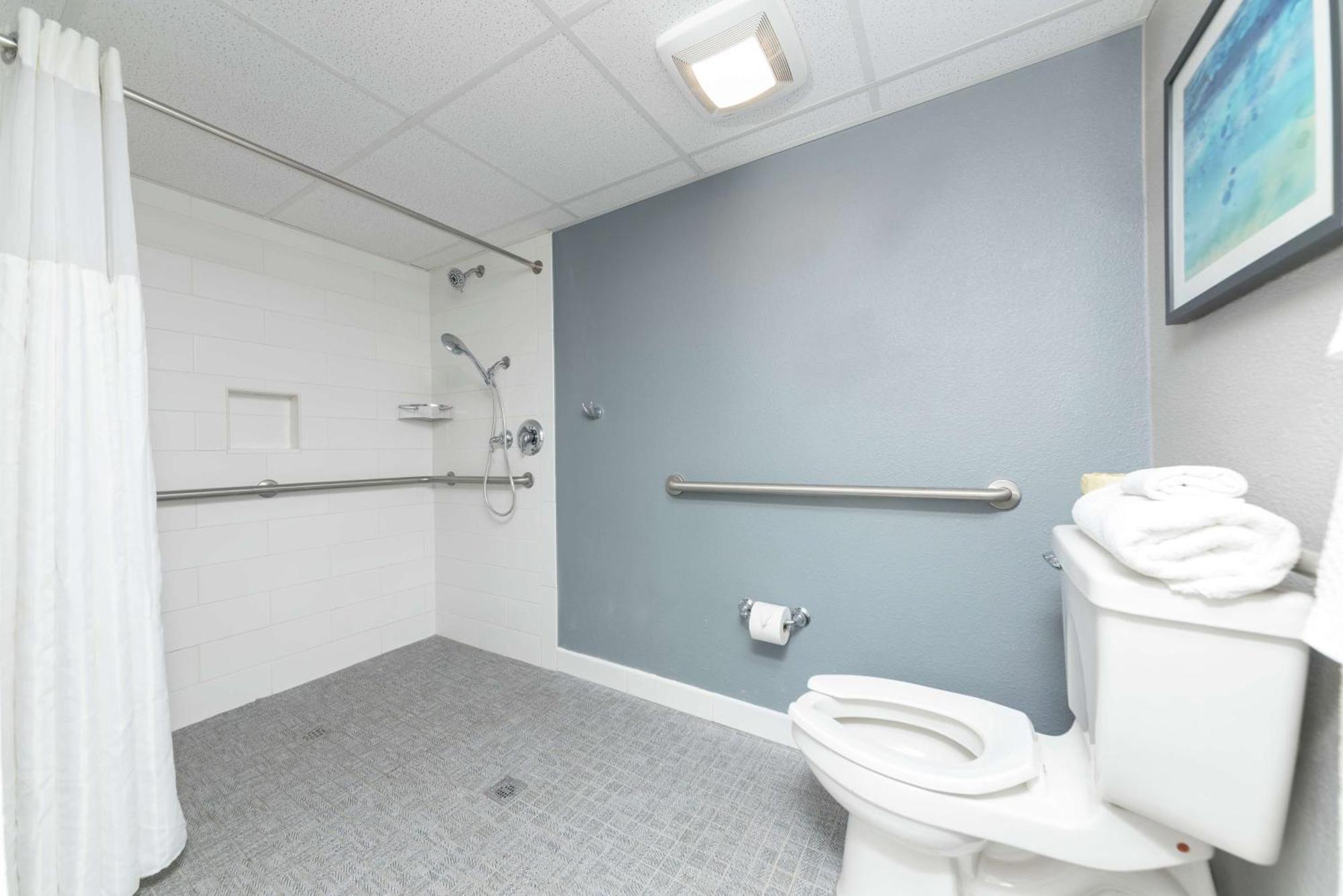 Queen Suite - Disability Access with Oceanfront View