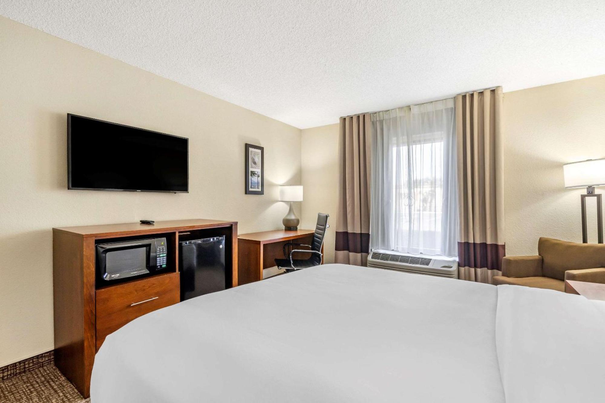 Queen Room - Accessible/Non-Smoking
