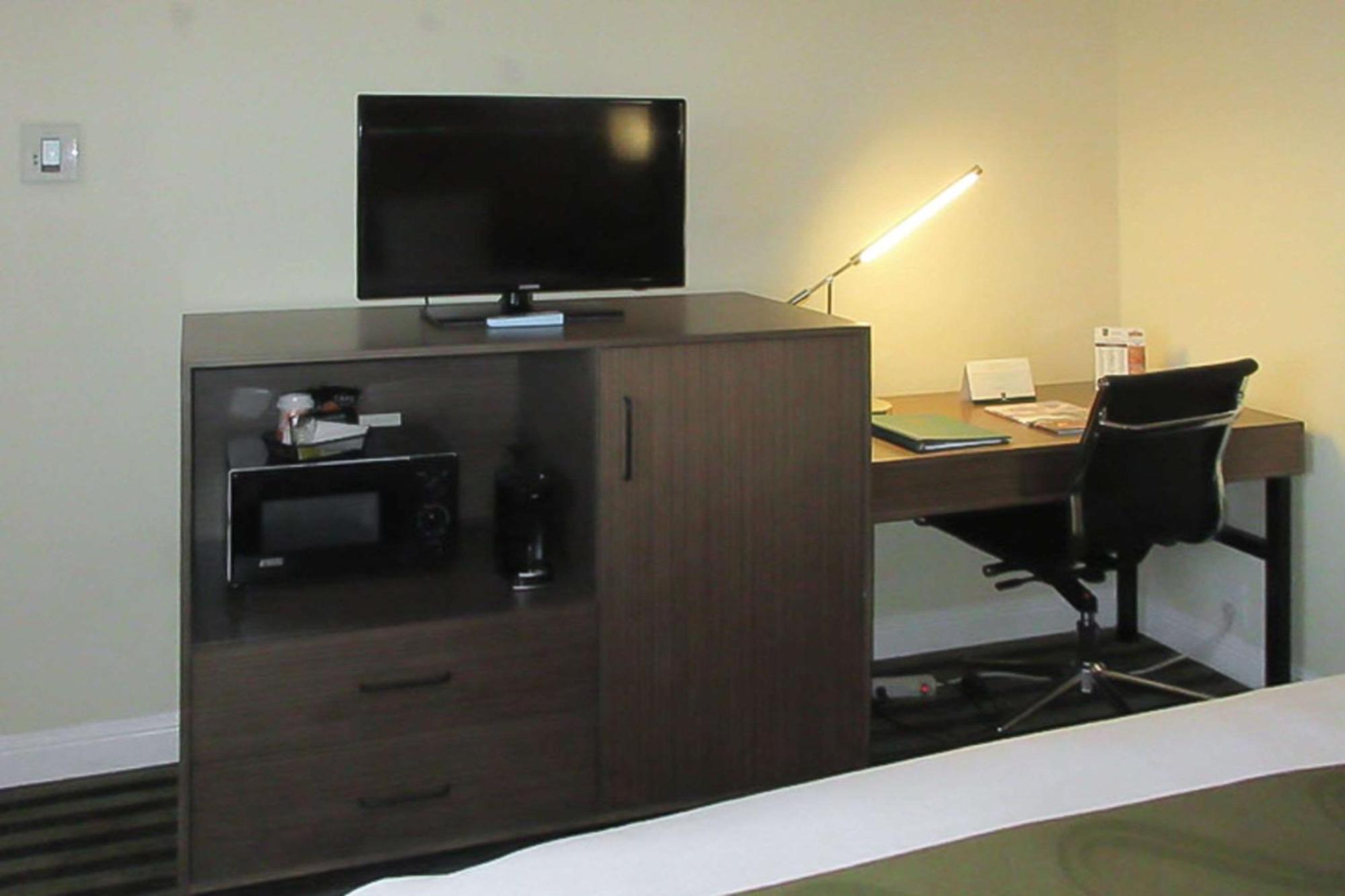 King Room - Accessible/Non-Smoking