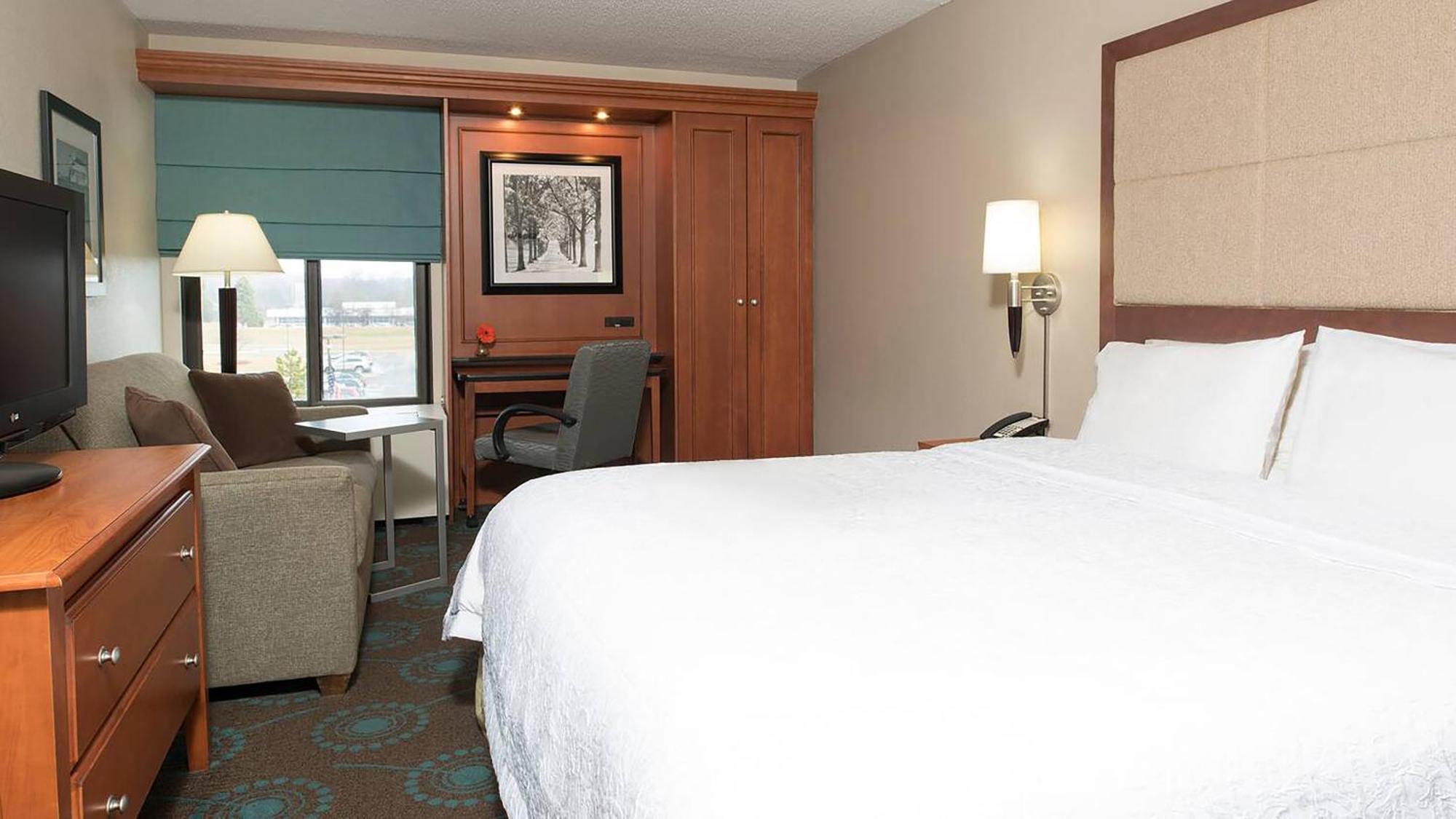 Executive King Room with Sofa Bed - Non-Smoking