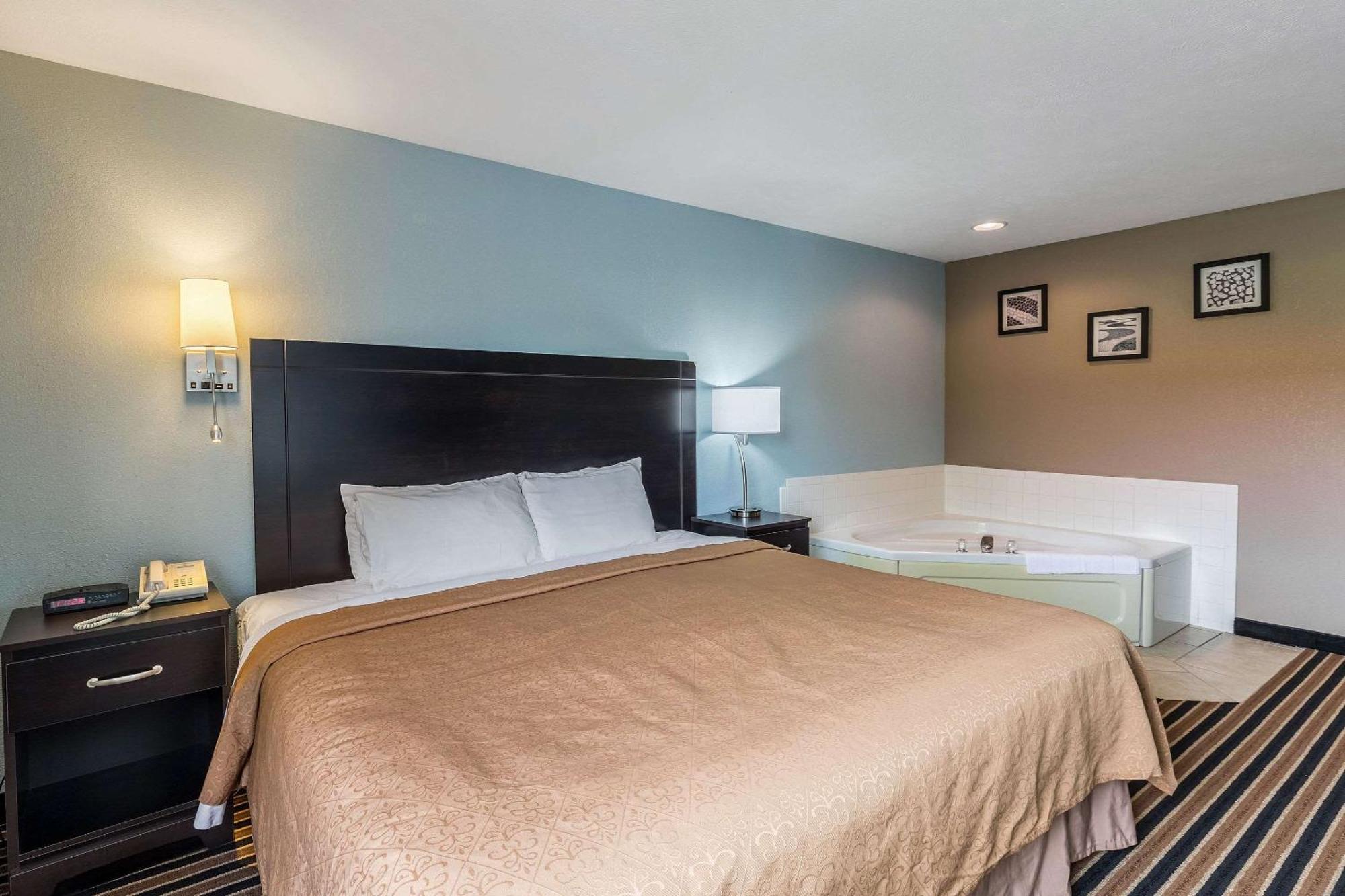 King Room with Spa Bath