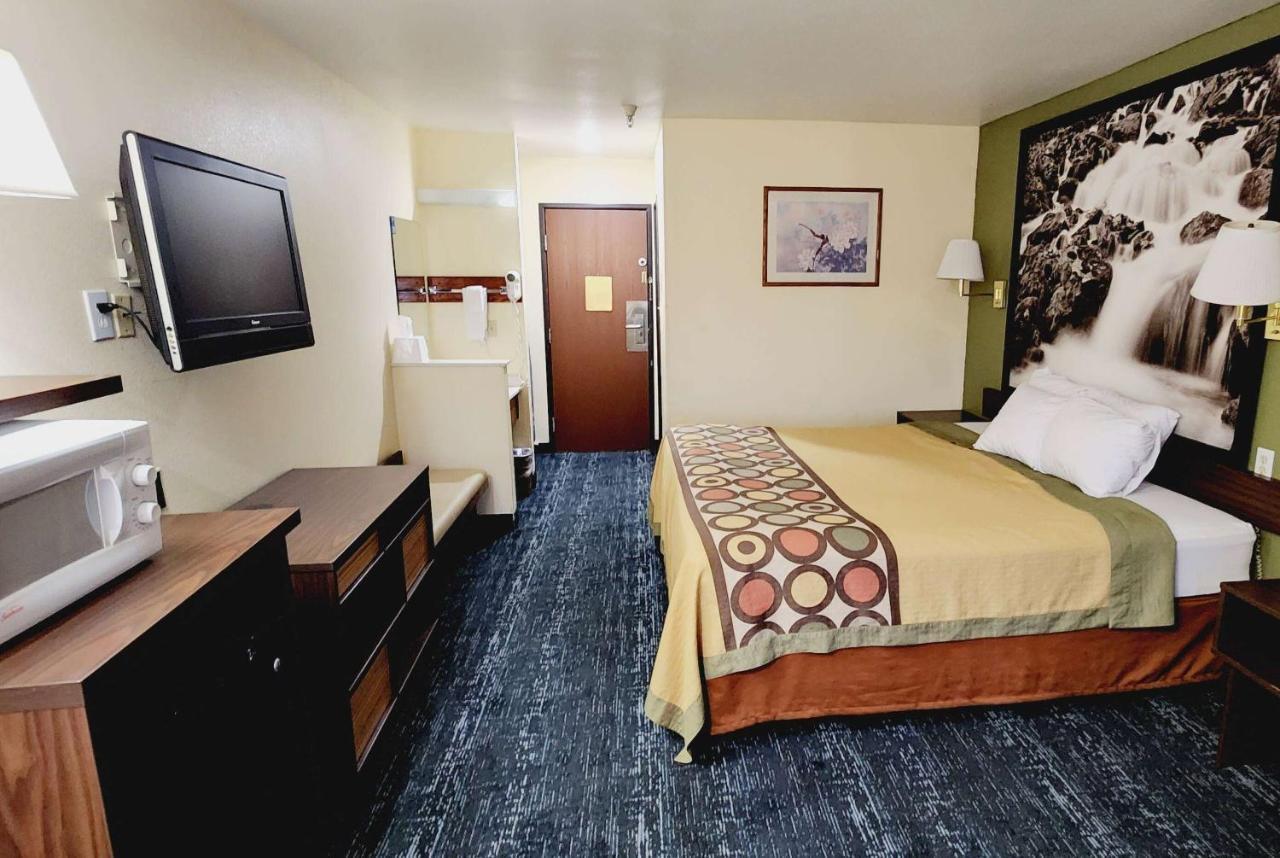King Room - Non-Smoking