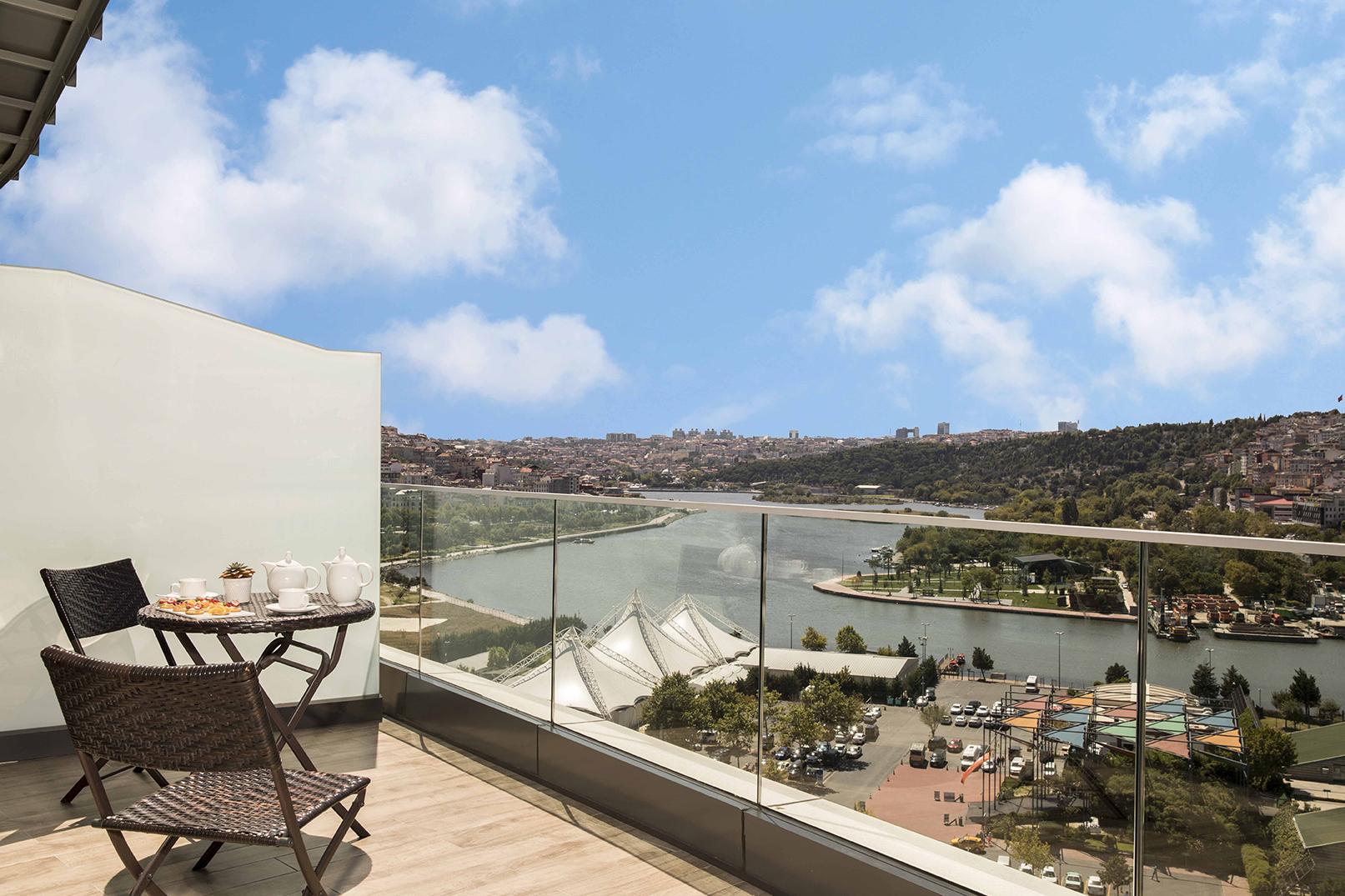 Deluxe Double Room with Balcony and Sea View