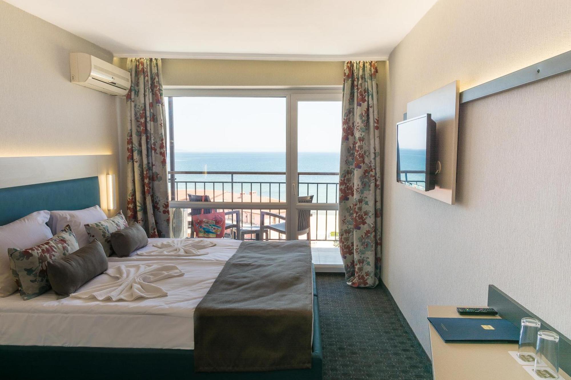 Twin or Double Standard Room (2 adults) – Free Beach Access.