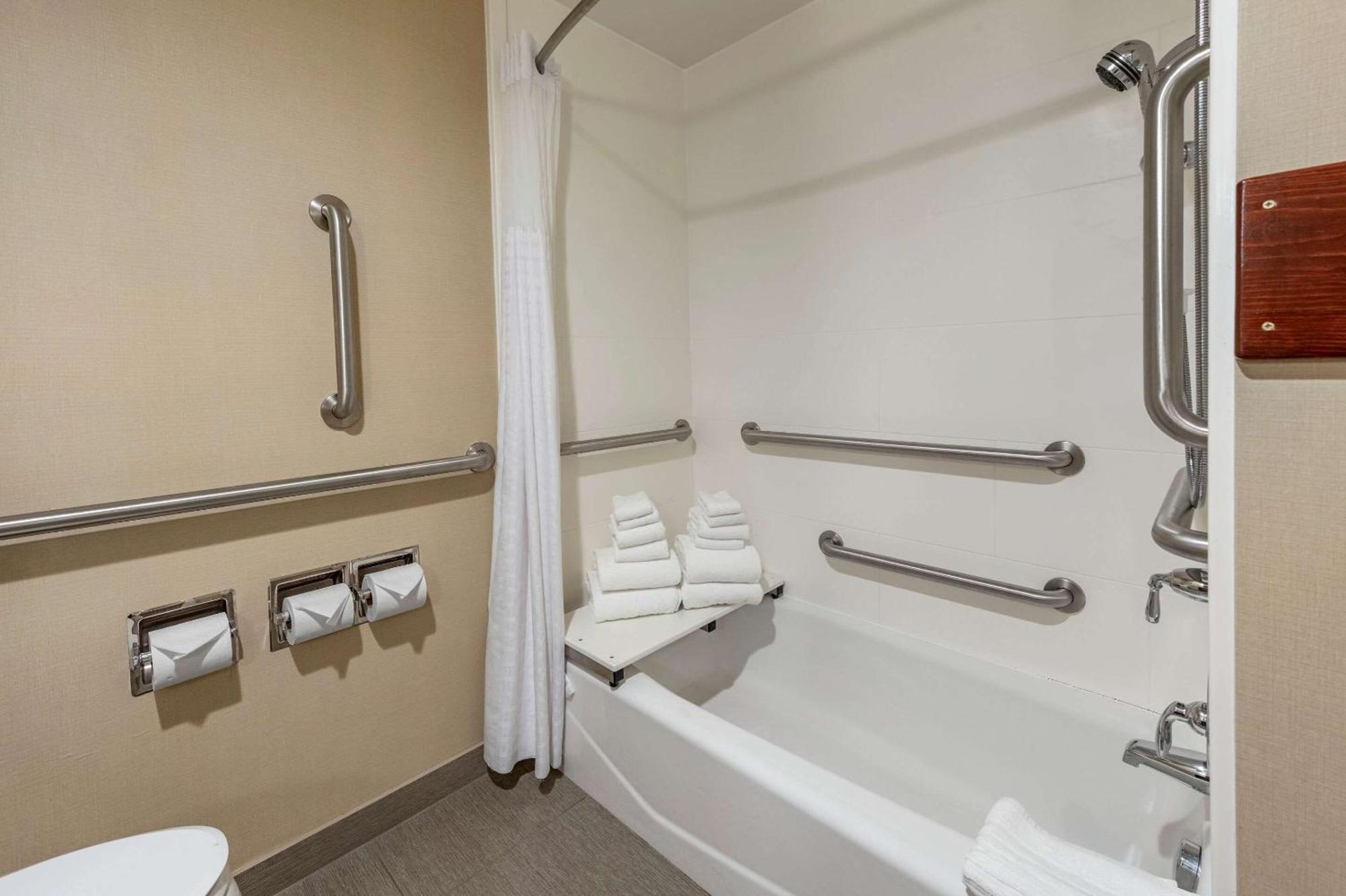 Queen Suite with Two Queen Beds - Accessible/Non-Smoking