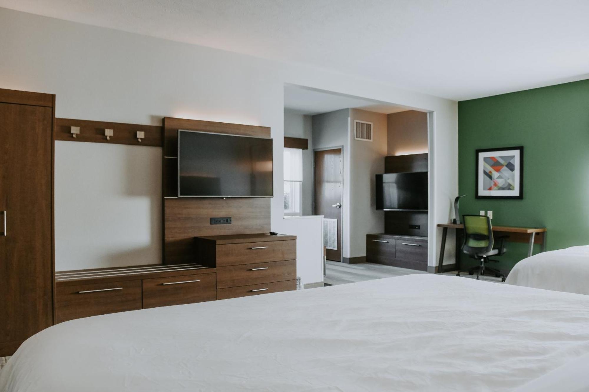 Two-Bedroom Suite