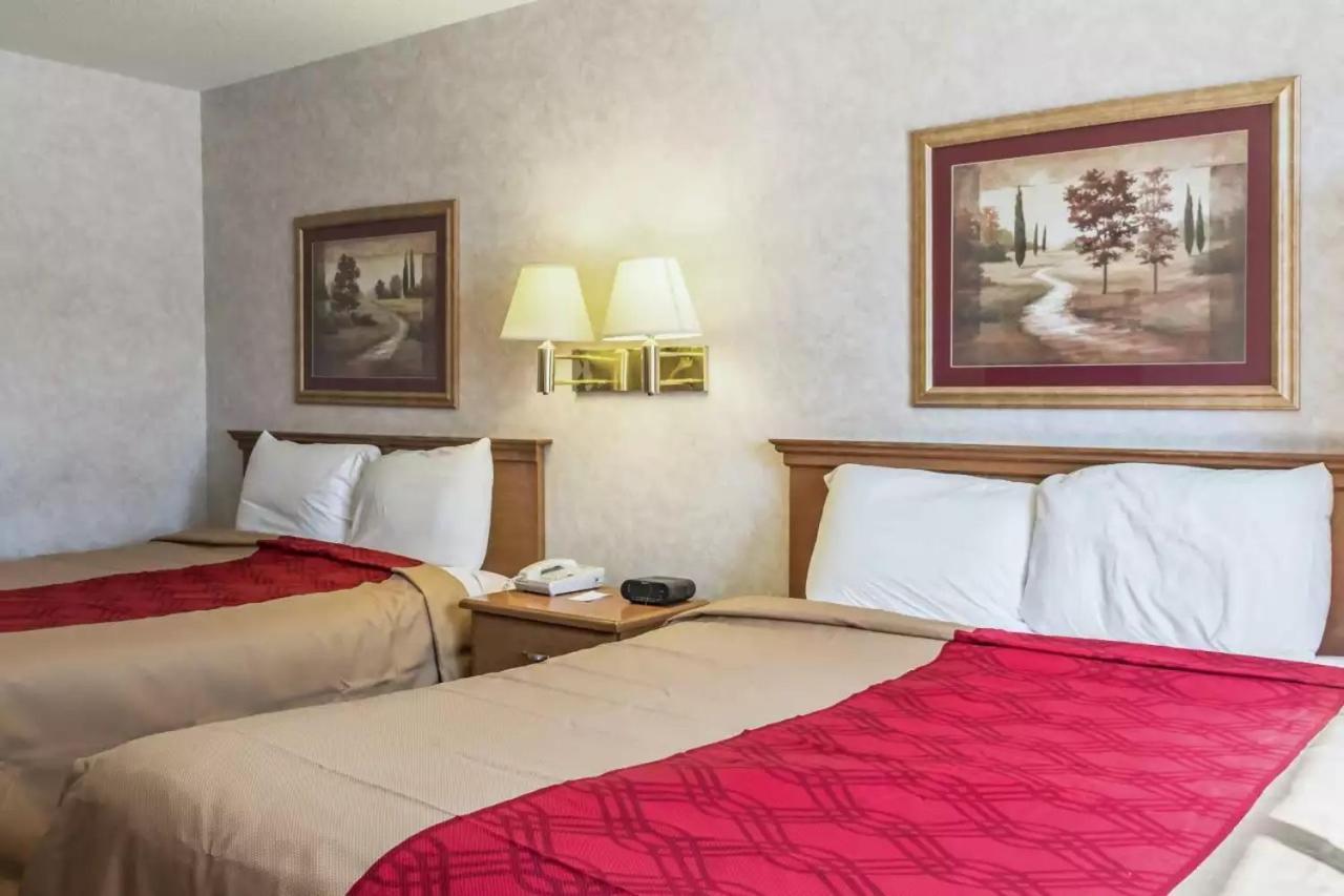 Queen Room with Two Queen Beds - Non-Smoking