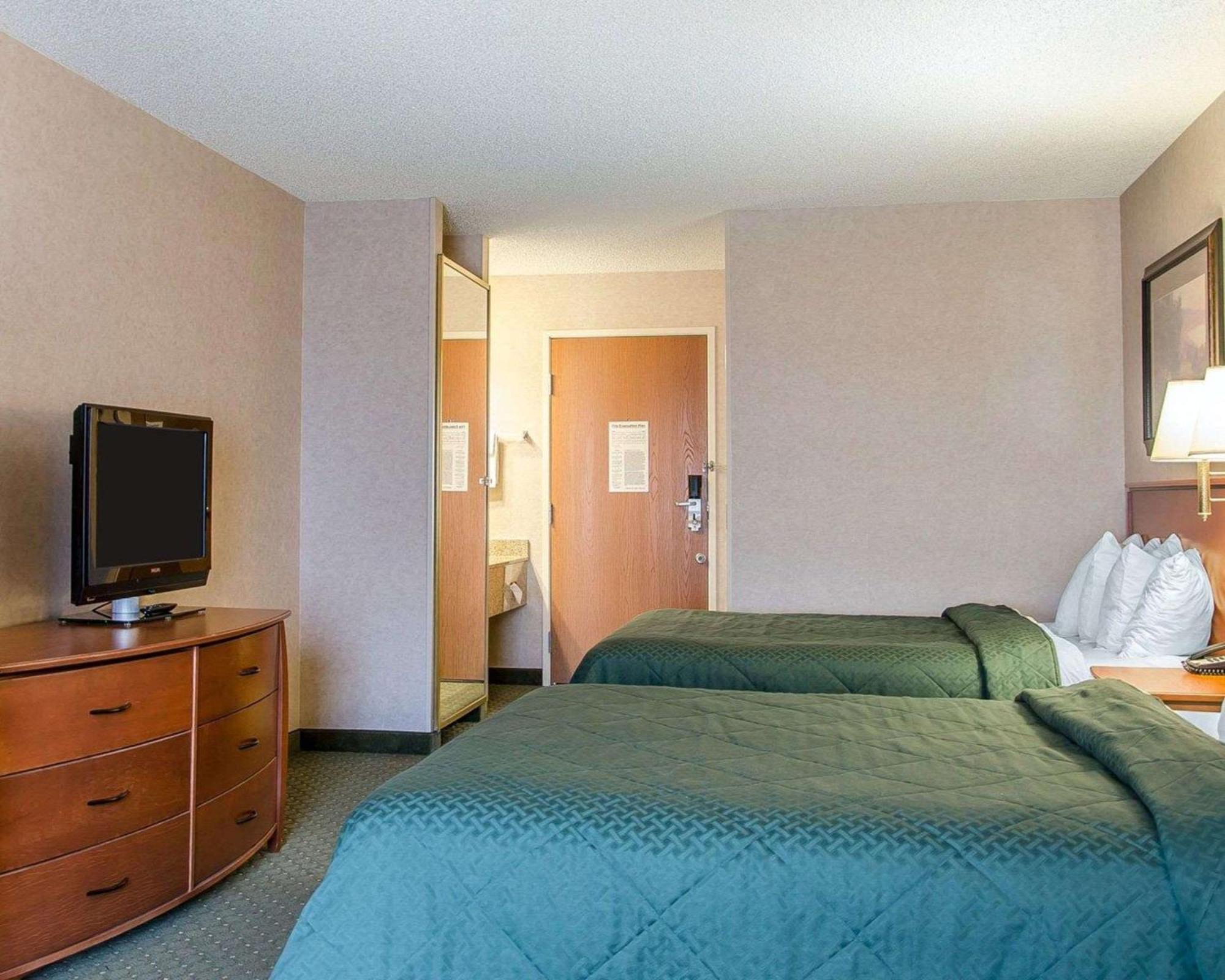 Queen Suite with Two Queen Beds - Non-Smoking