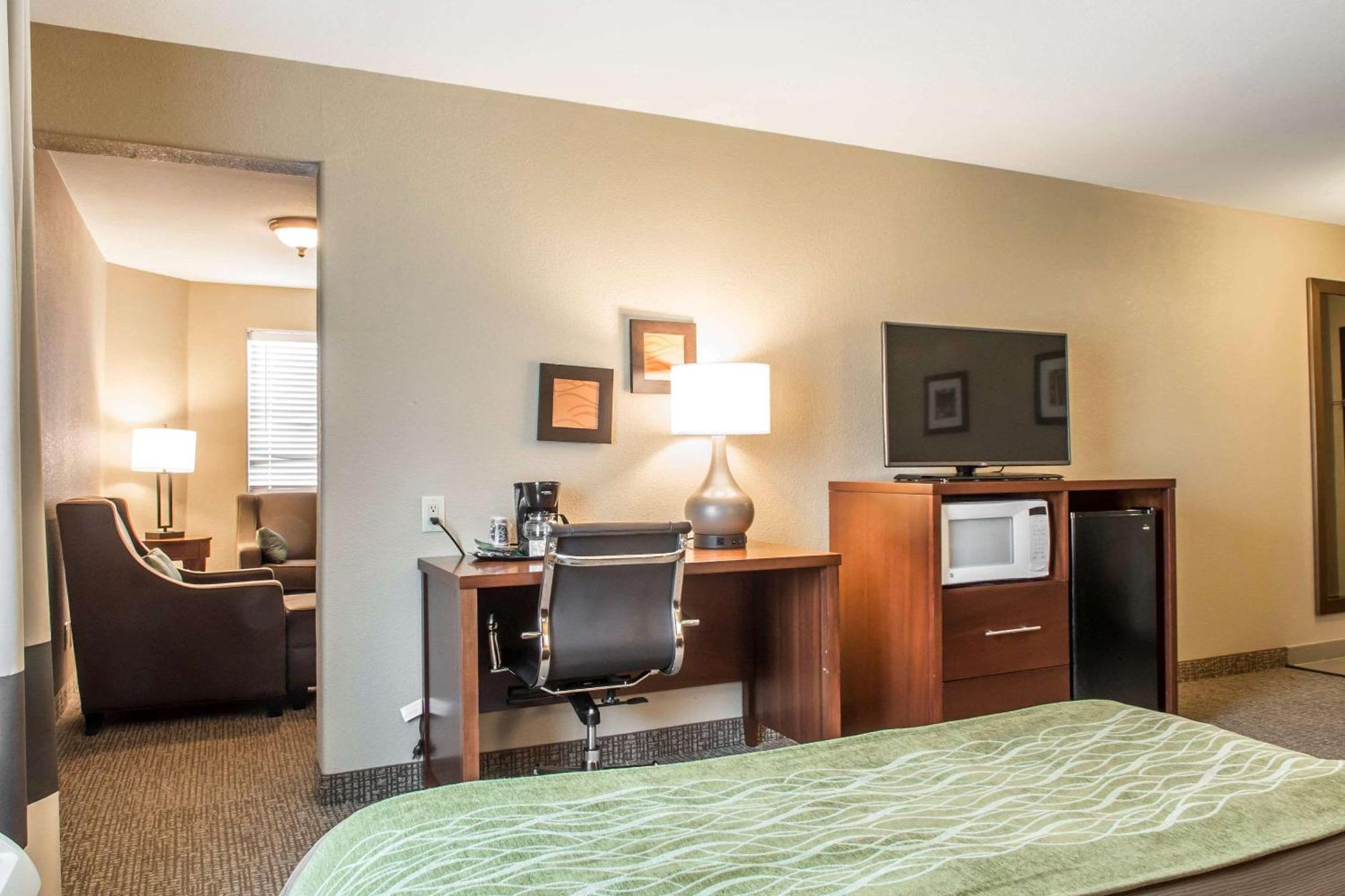 Queen Suite with Two Queen Beds - Non-Smoking