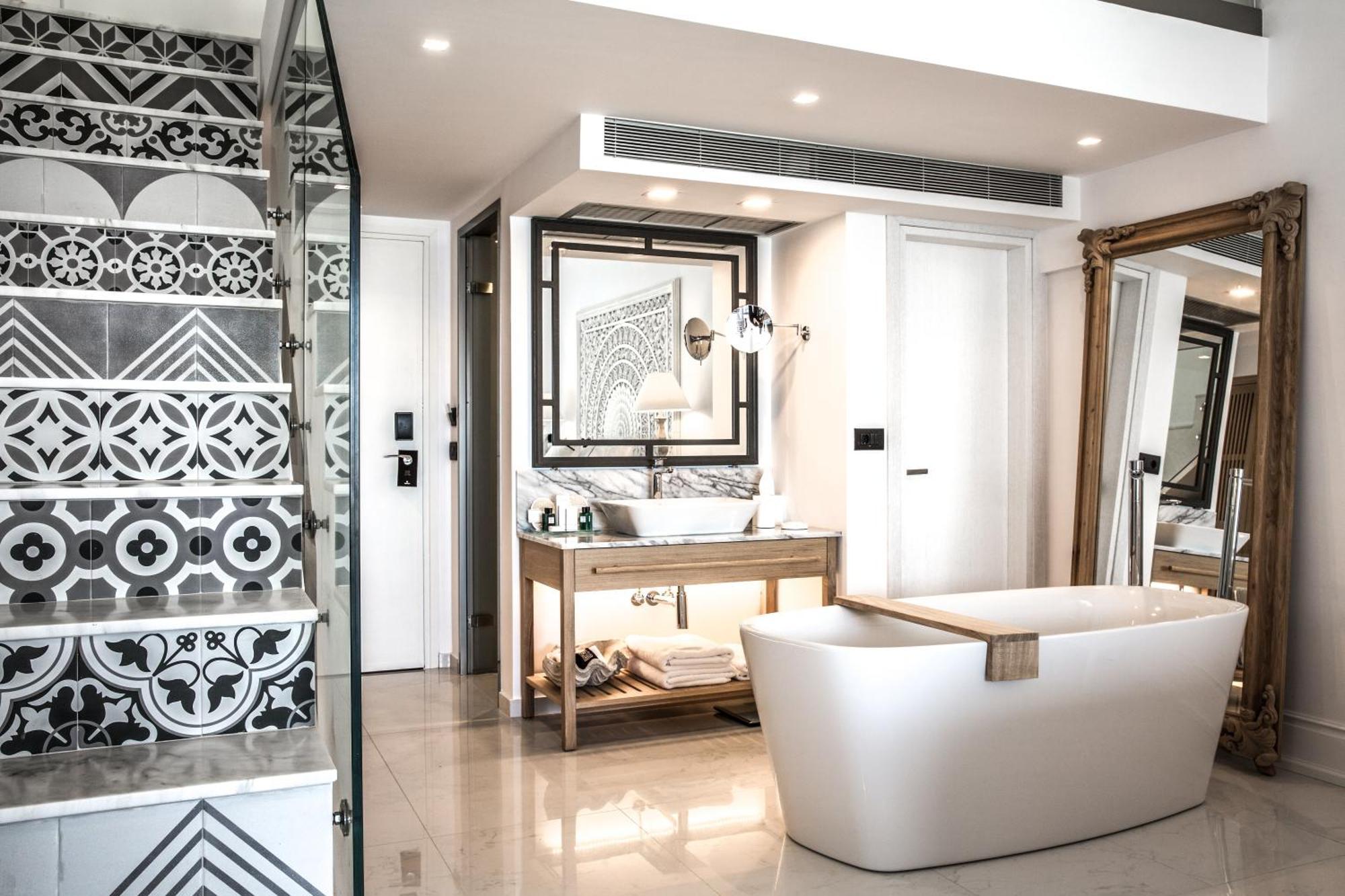 Luxe Loft Kamer met Eigen Zwembad - Aan de Zee