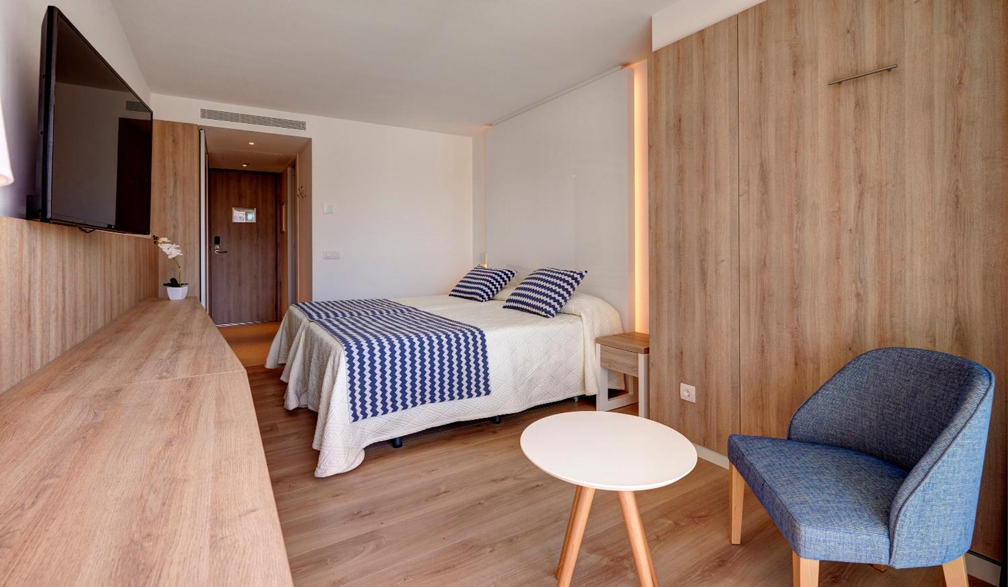 Doppelzimmer mit Pool- oder Meerblick