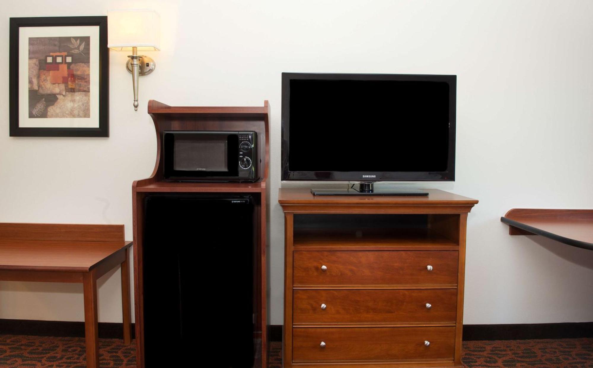 King Room with Accessible Tub - Mobility and Hearing Access/Non-Smoking