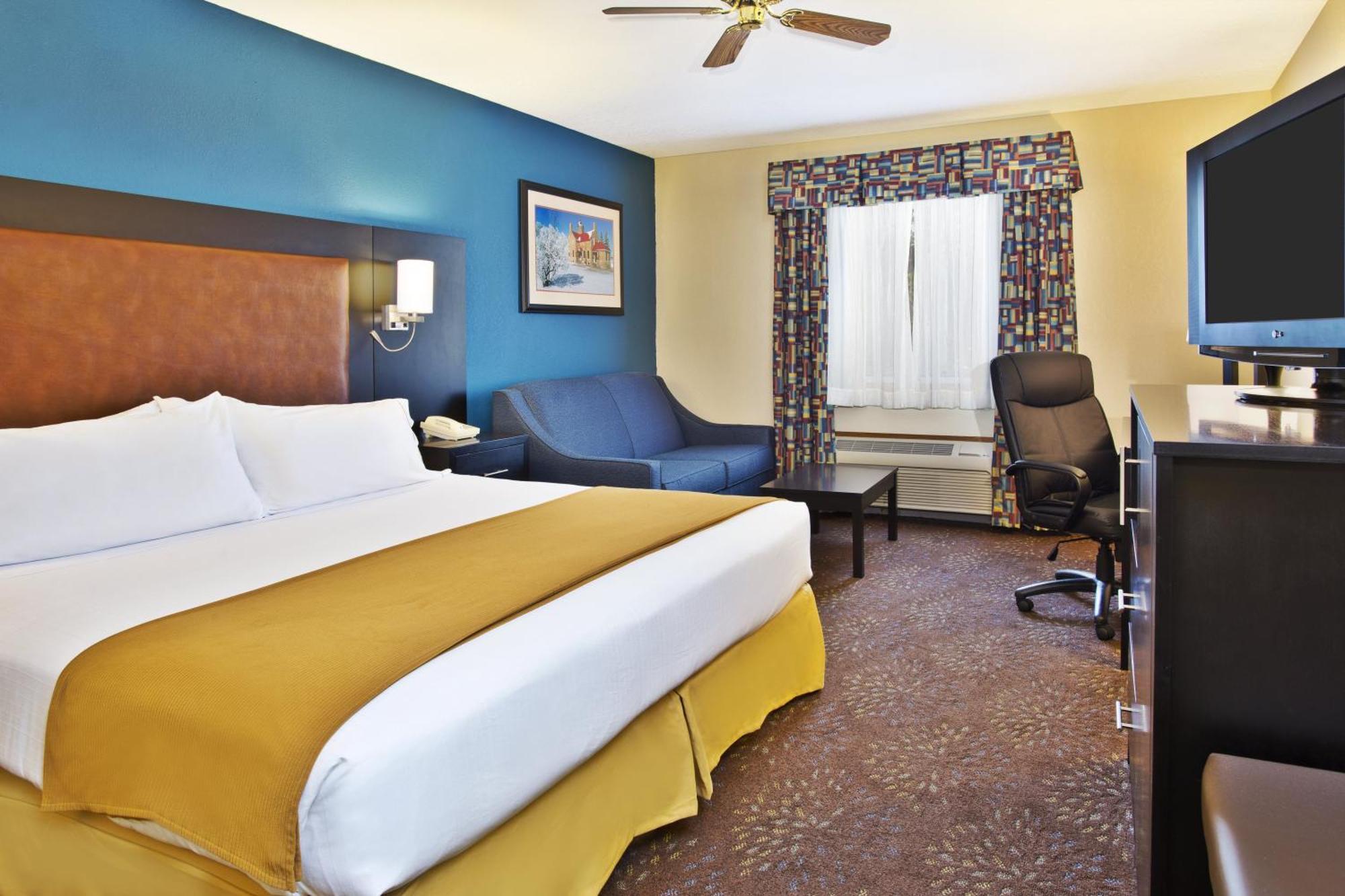 Standard King Room with Mobility Accessible Tub