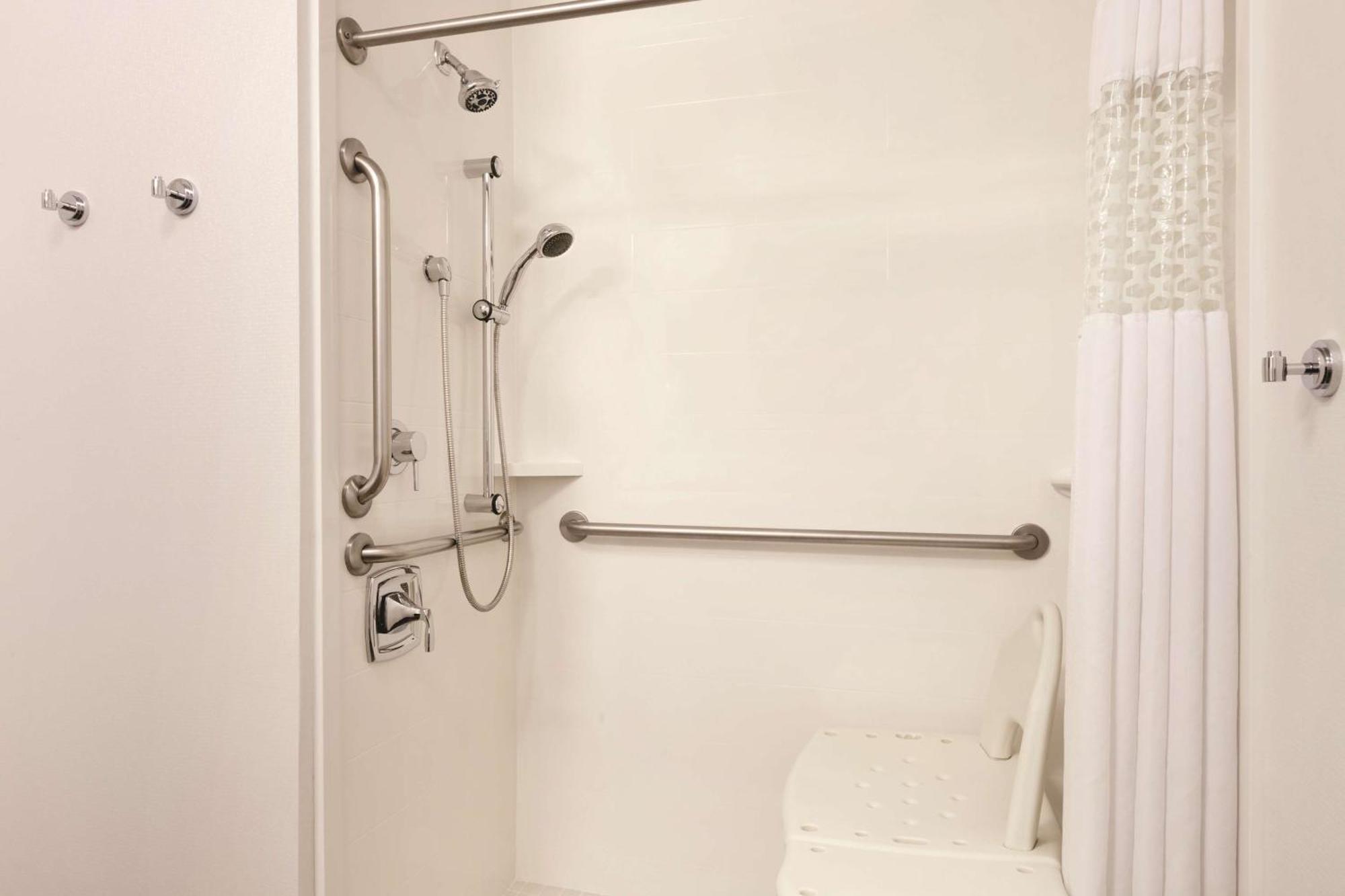 King Room with Accessible Tub - Mobility and Hearing Access/Non-Smoking