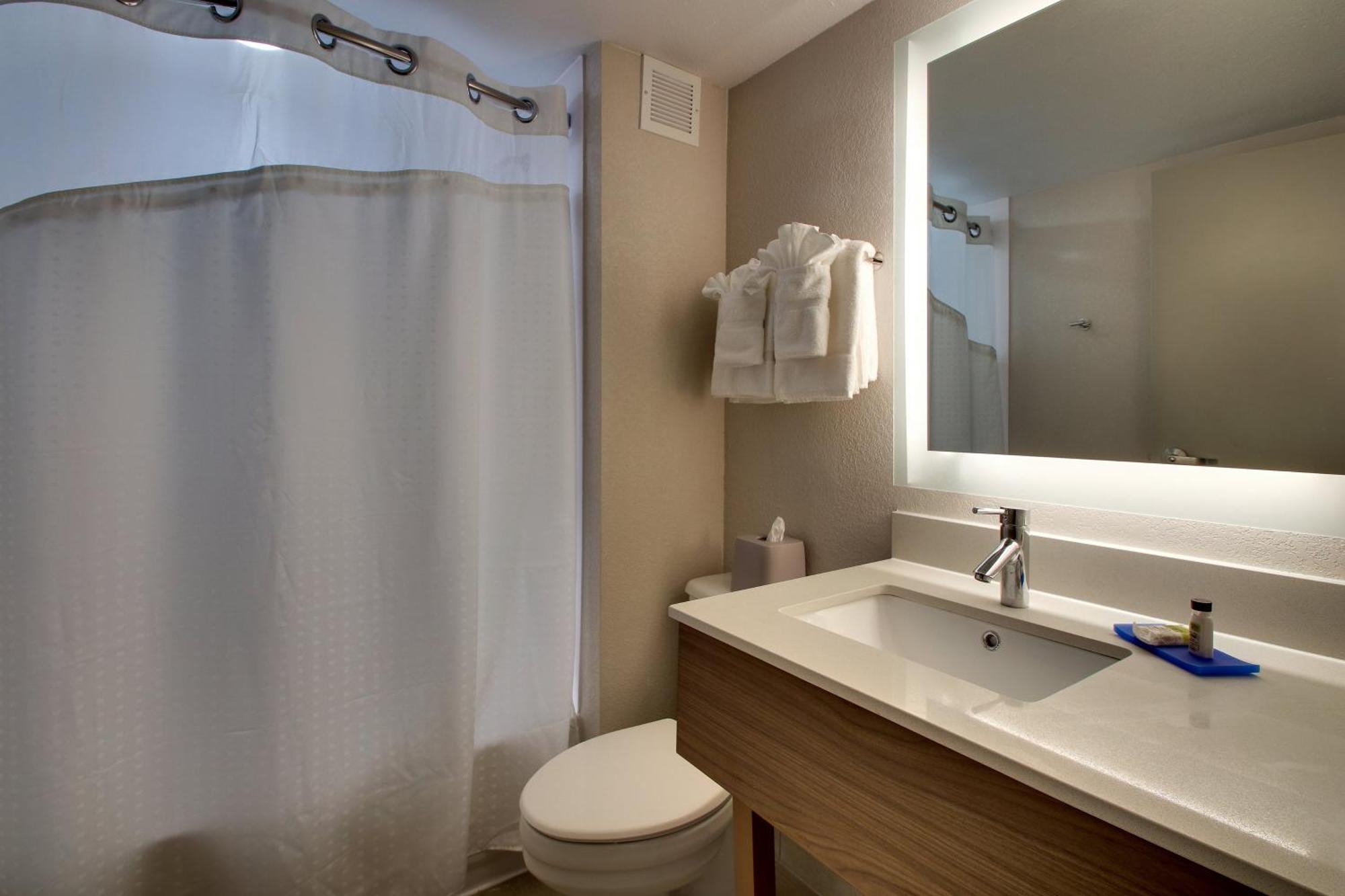 Standard King Room with Bay View