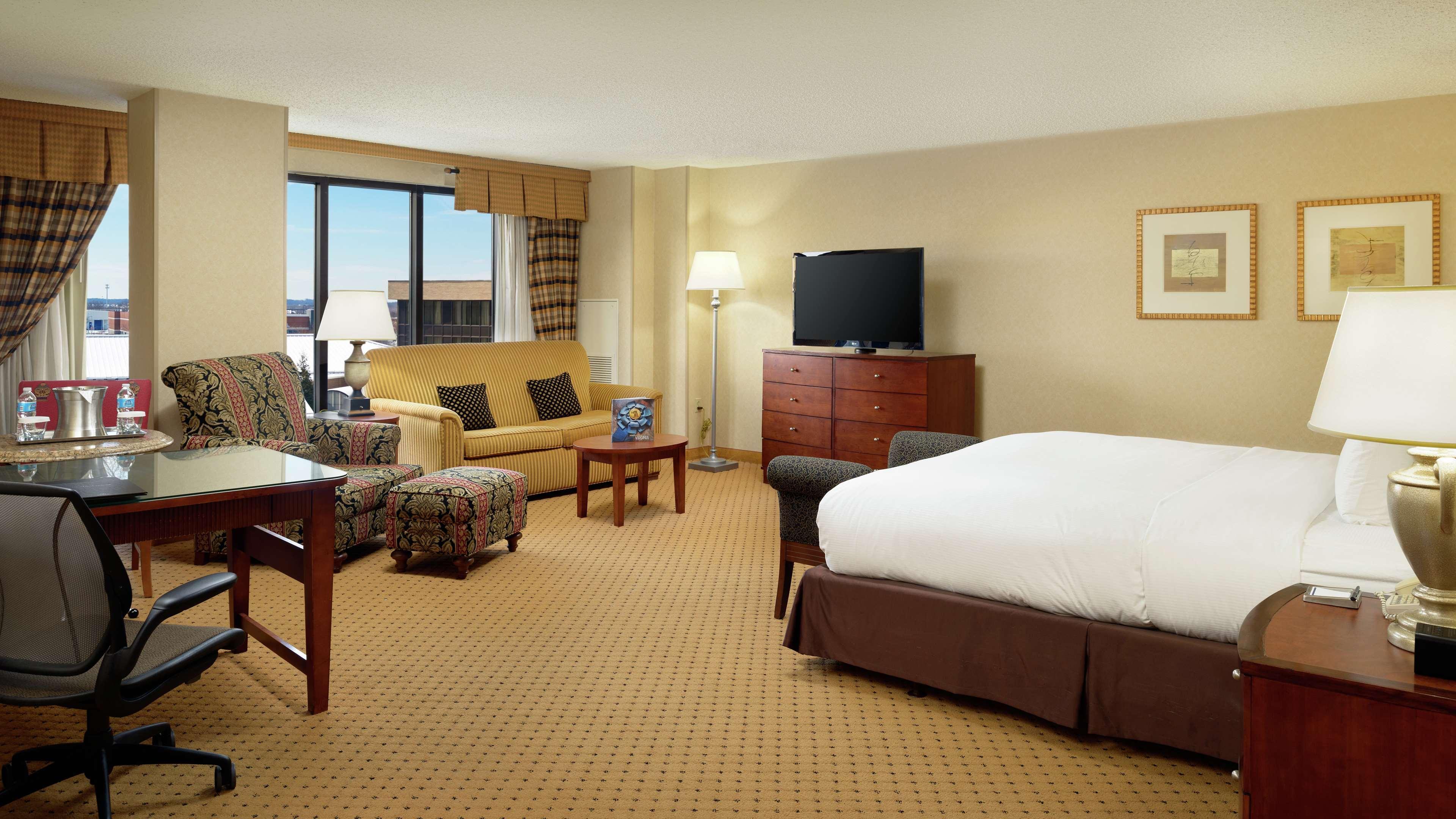 Junior King Suite with Seating Area,1746850304:JPEG