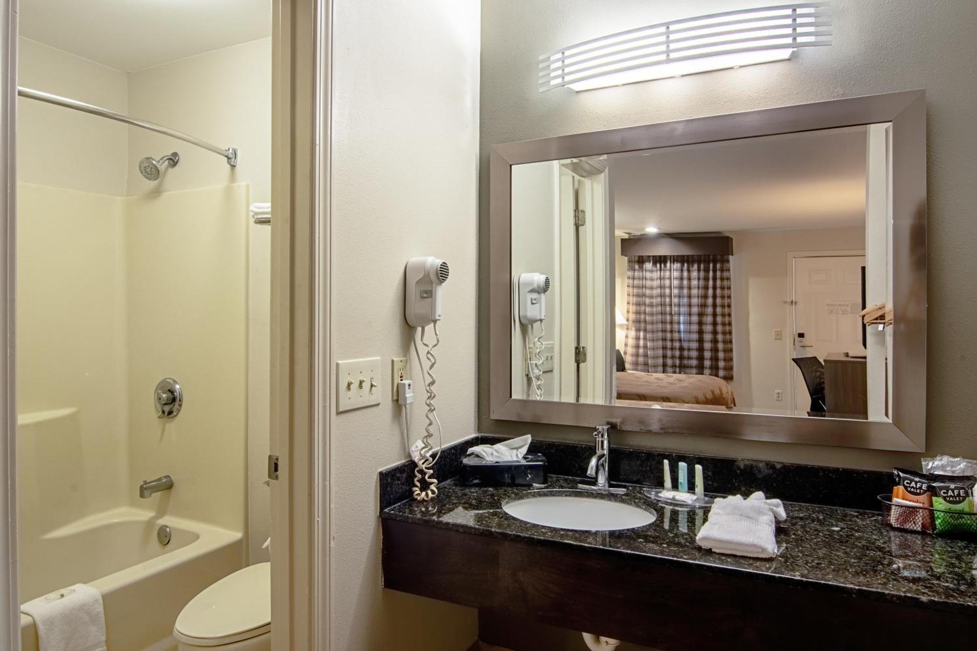 Double Room with Two Double Beds - Smoking