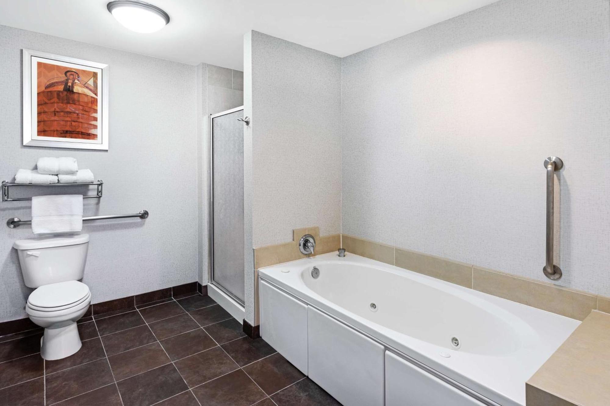 One-Bedroom King Suite with Whirlpool - Non-Smoking