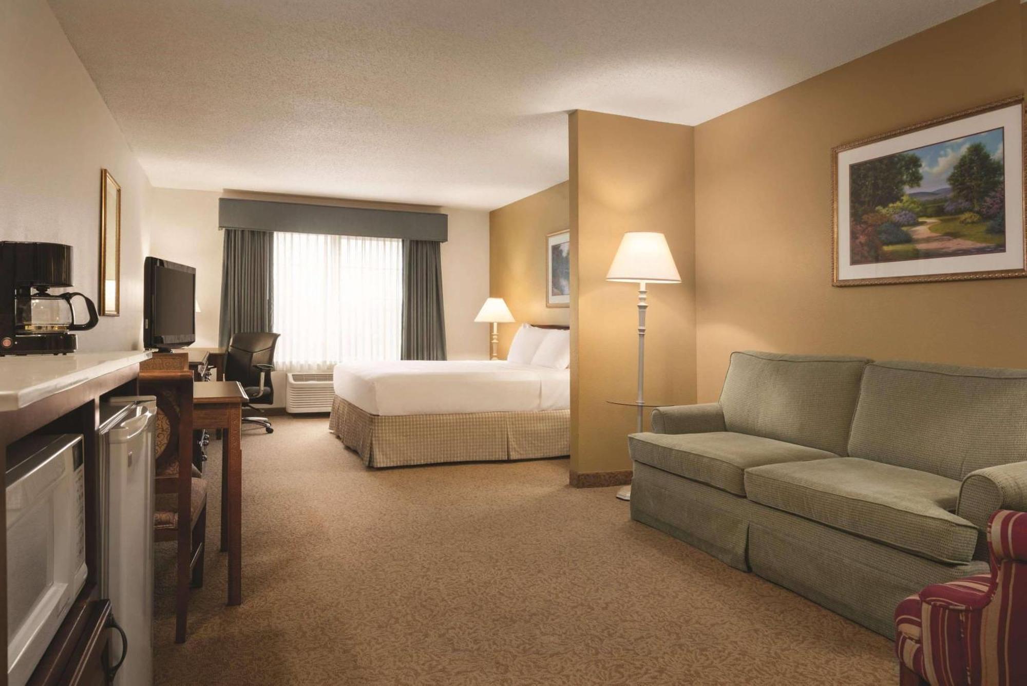 King Studio with Sofa Bed