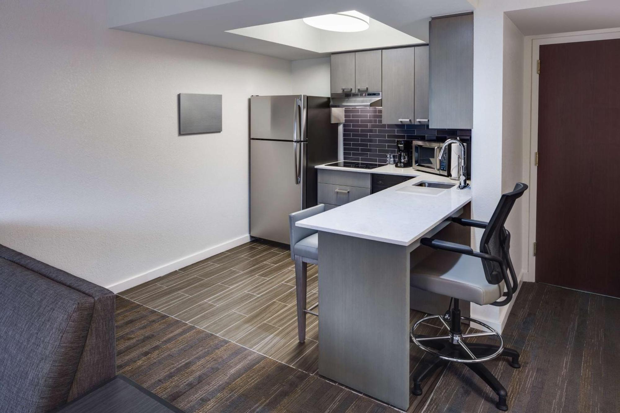 One-Bedroom Queen Suite - Disability Access