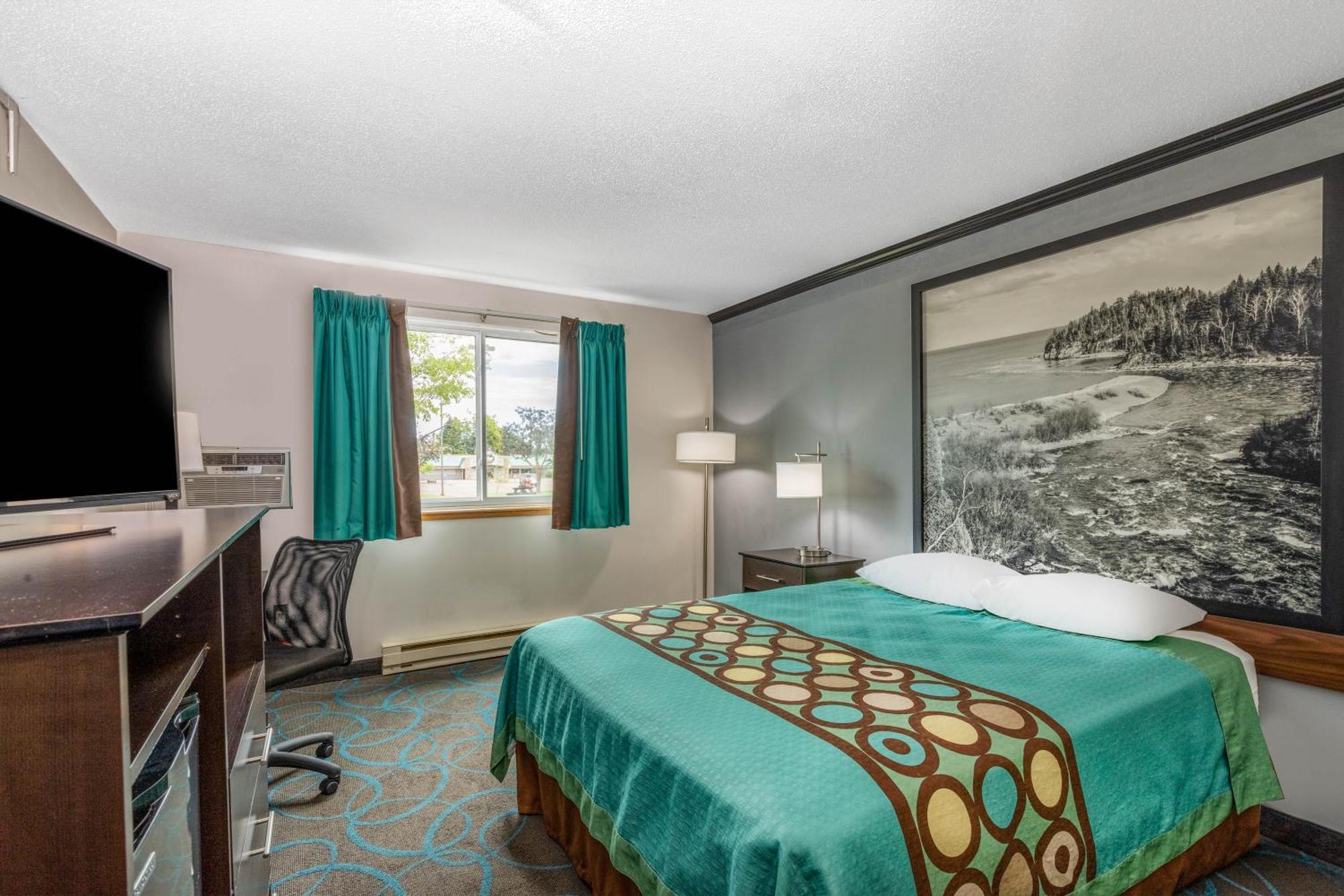Queen Room - Disability Access - Non-Smoking - No Pets In This Room