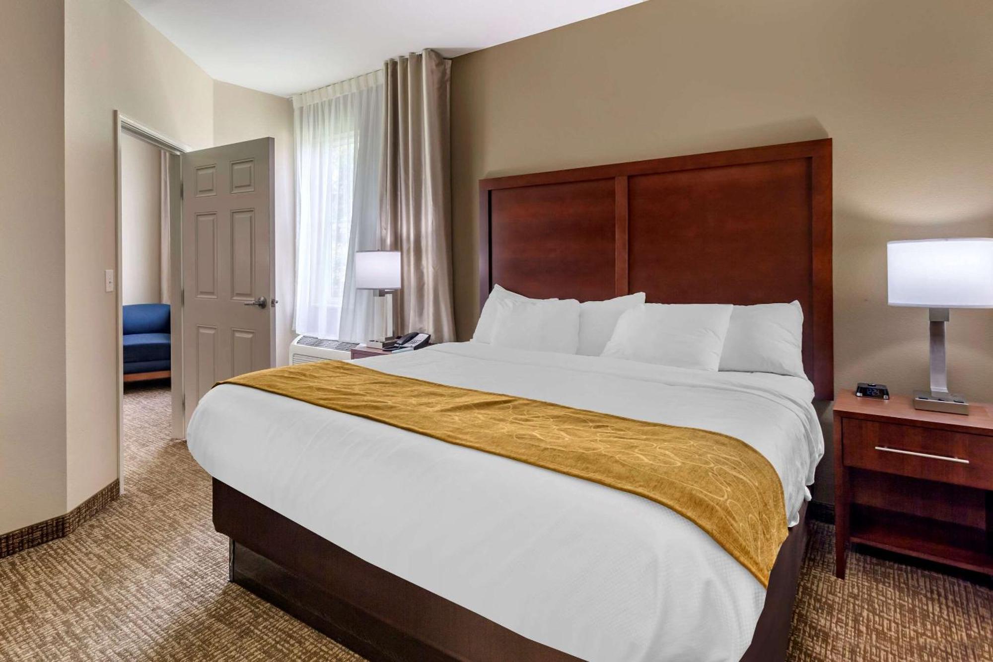 Superior King Suite - Non-Smoking