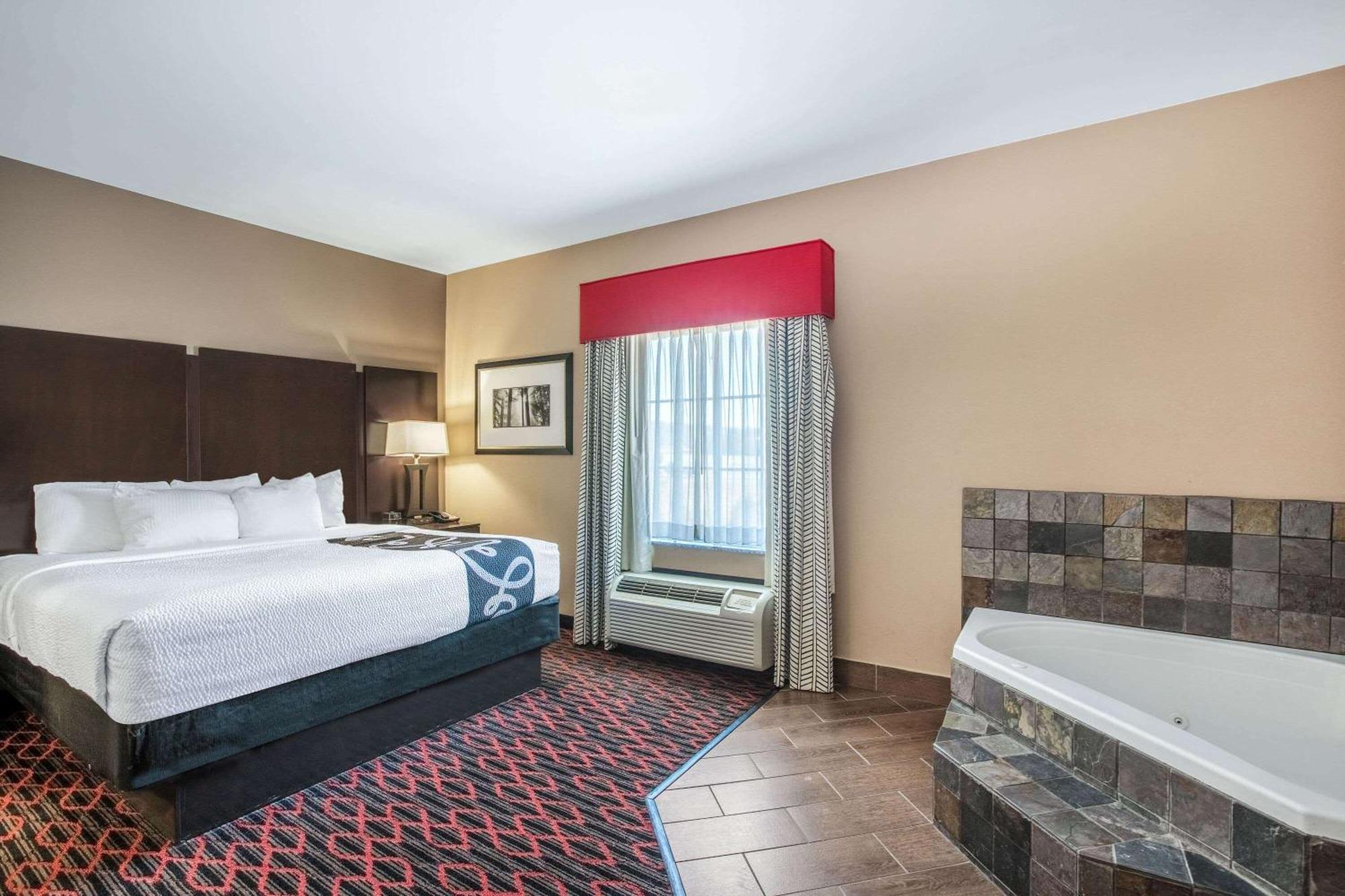 Deluxe King Room - Non-Smoking
