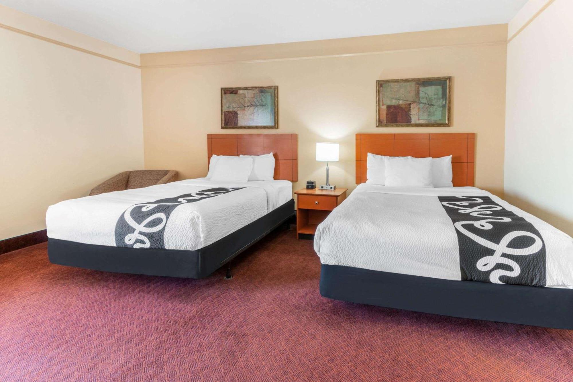 Queen Room with Two Queen Beds and Bath Tub - Mobility Accessible/Non-Smoking