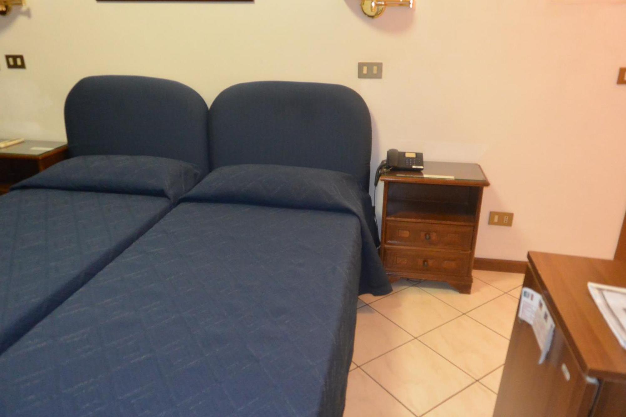 Camera Doppia con Letti Singoli