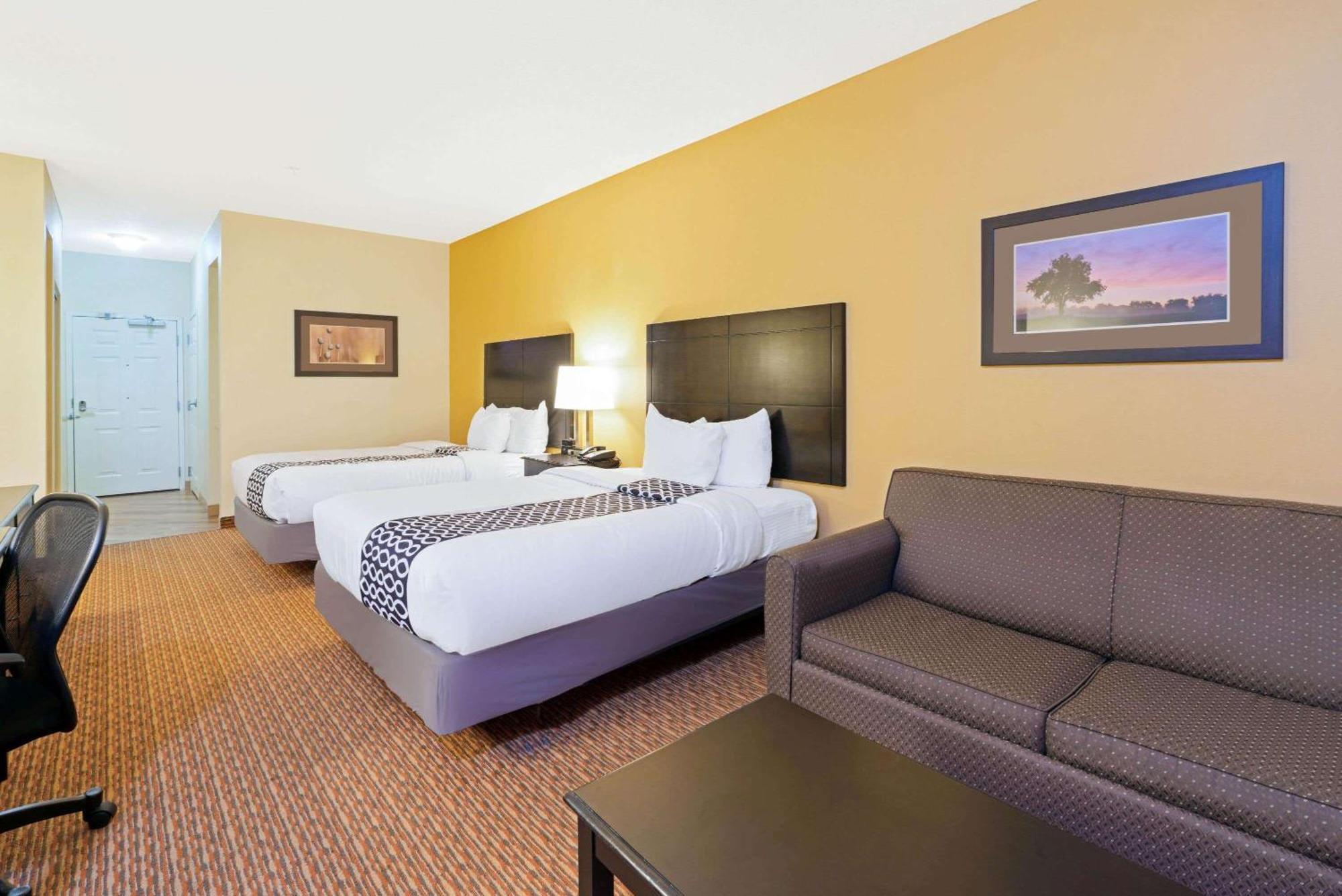 Deluxe Queen Room with Two Queen Beds