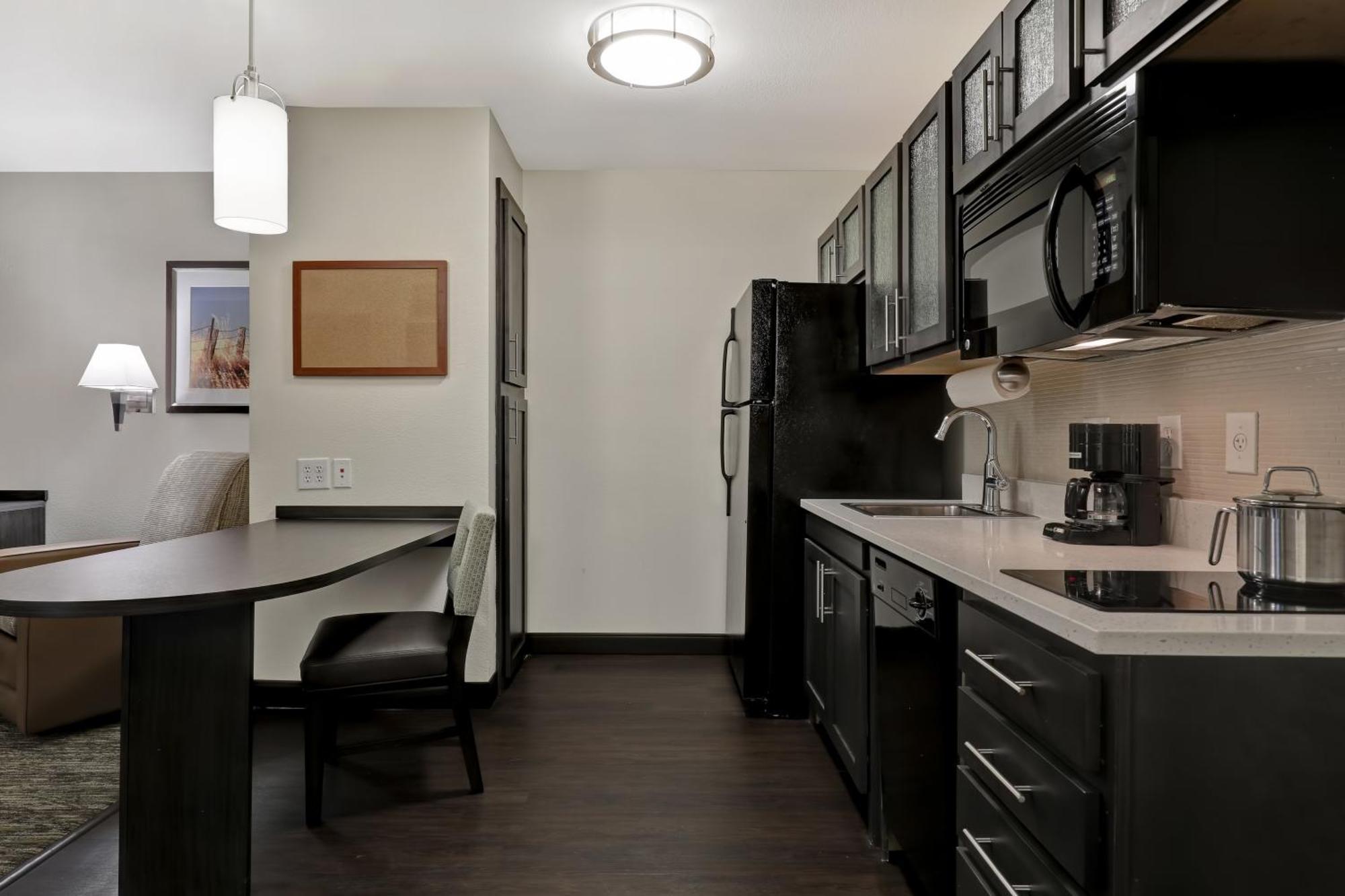 One-Bedroom Queen Suite -Non-Smoking