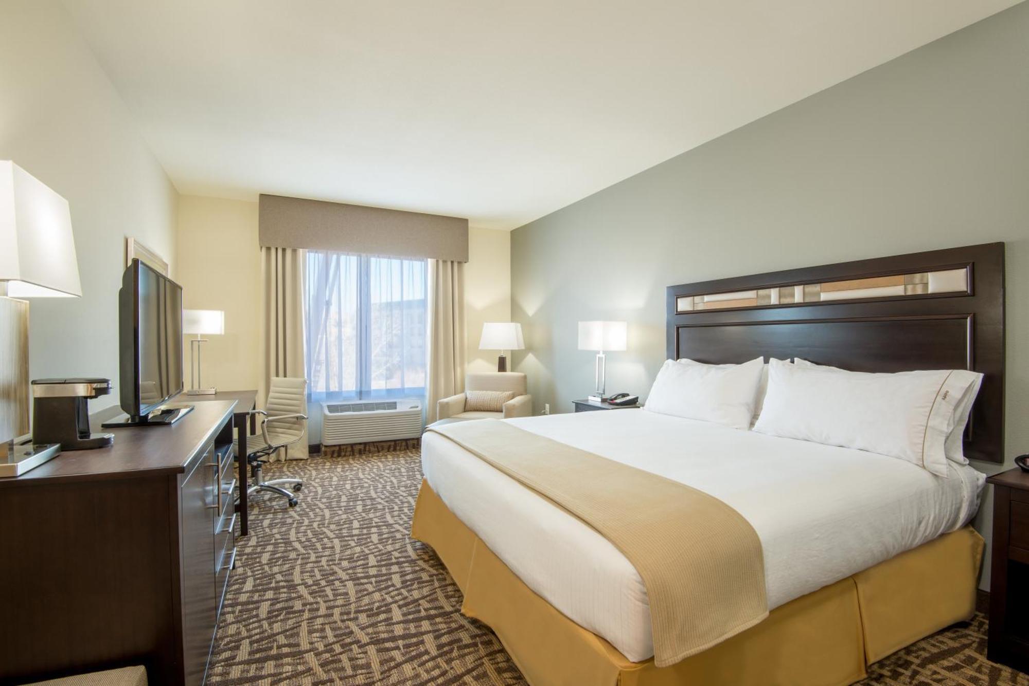 Standard King Room with Mobility Accessible Roll-In Shower