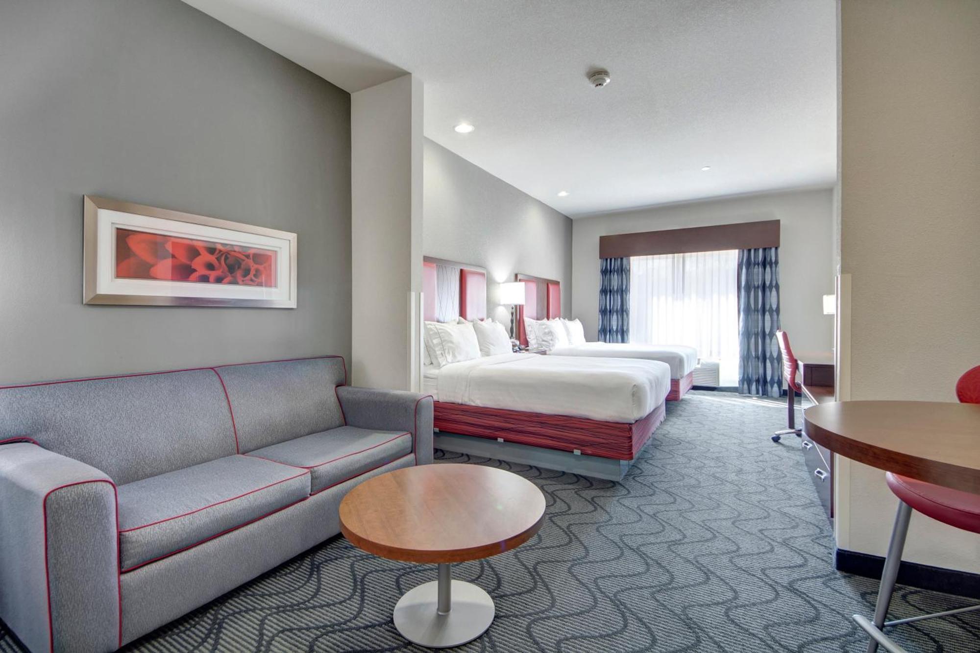 Queen Suite with Two Queen Beds