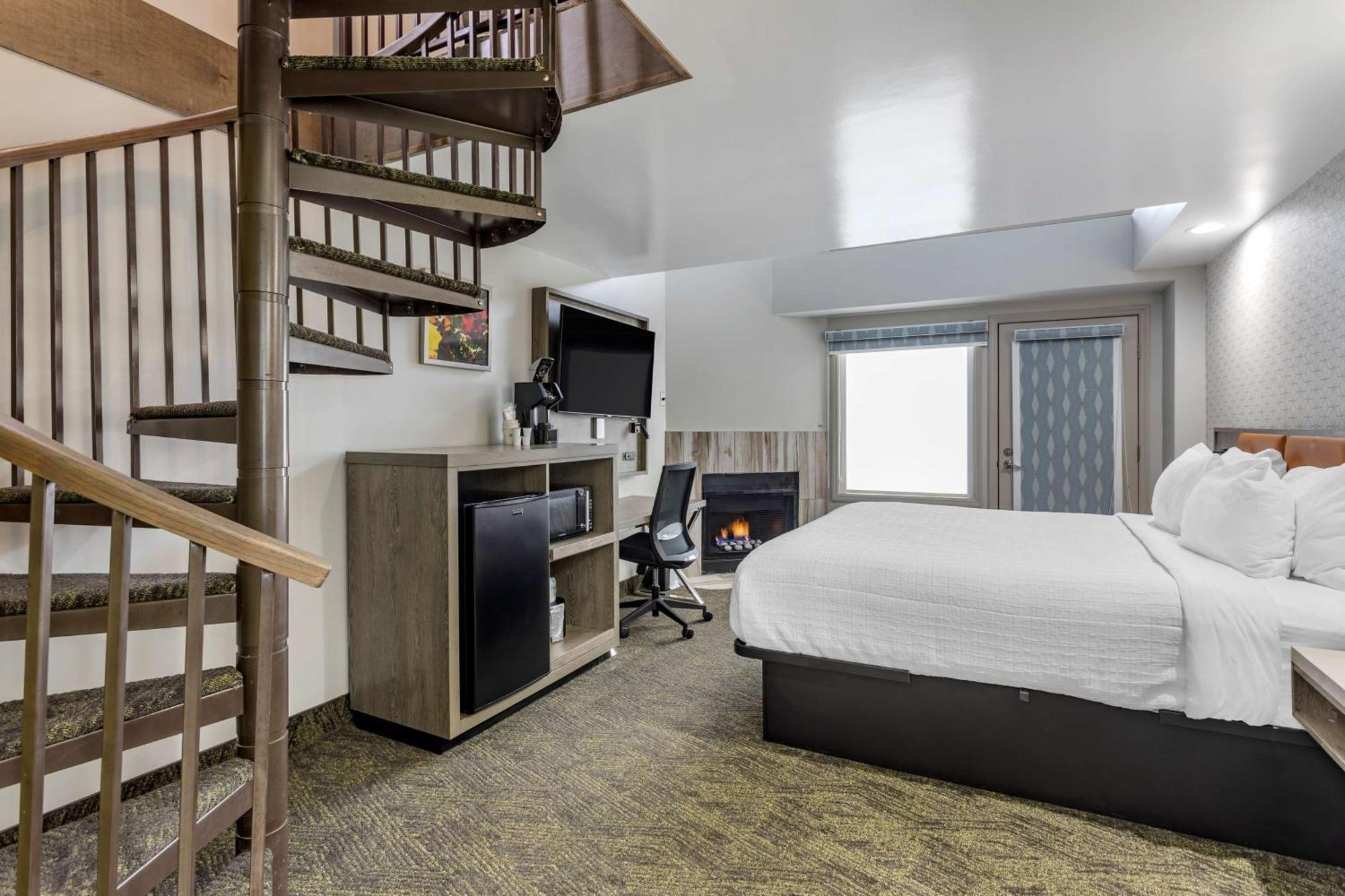 Loft Room with One King and One Queen Bed - Balcony