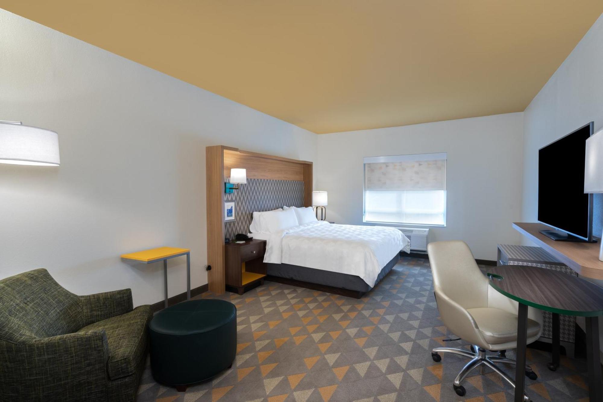 Standard King Room