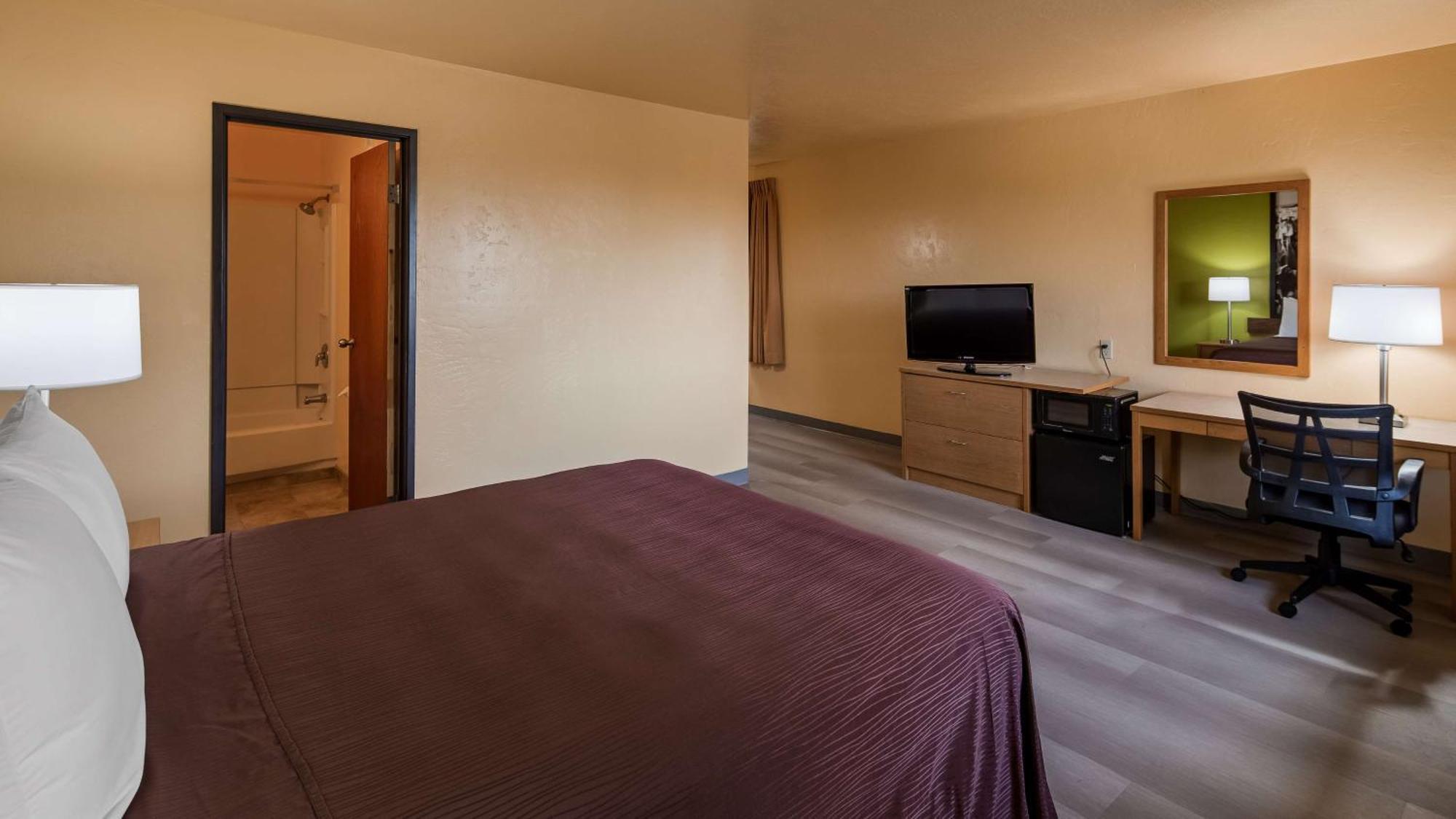 Queen Suite with Sofa Bed - Non-Smoking